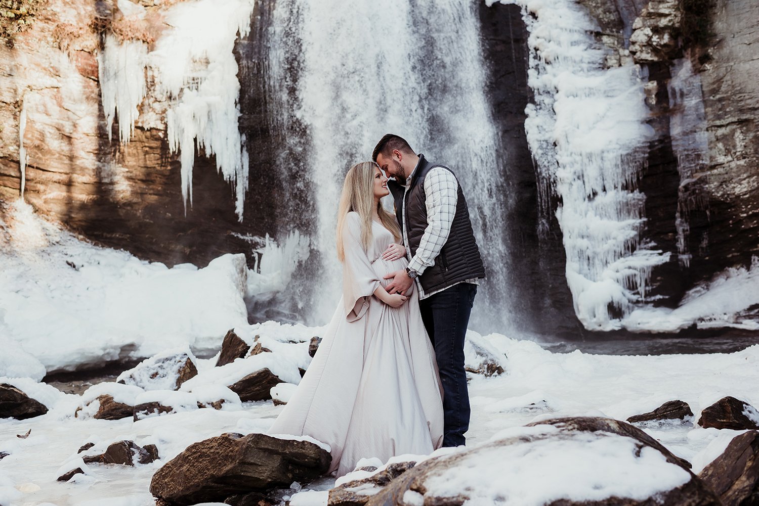 Asheville-north-carolina-maternity-photographer-waterfall-looking-glass-falls-barebabyphotography-columbusohio-photographer.jpg