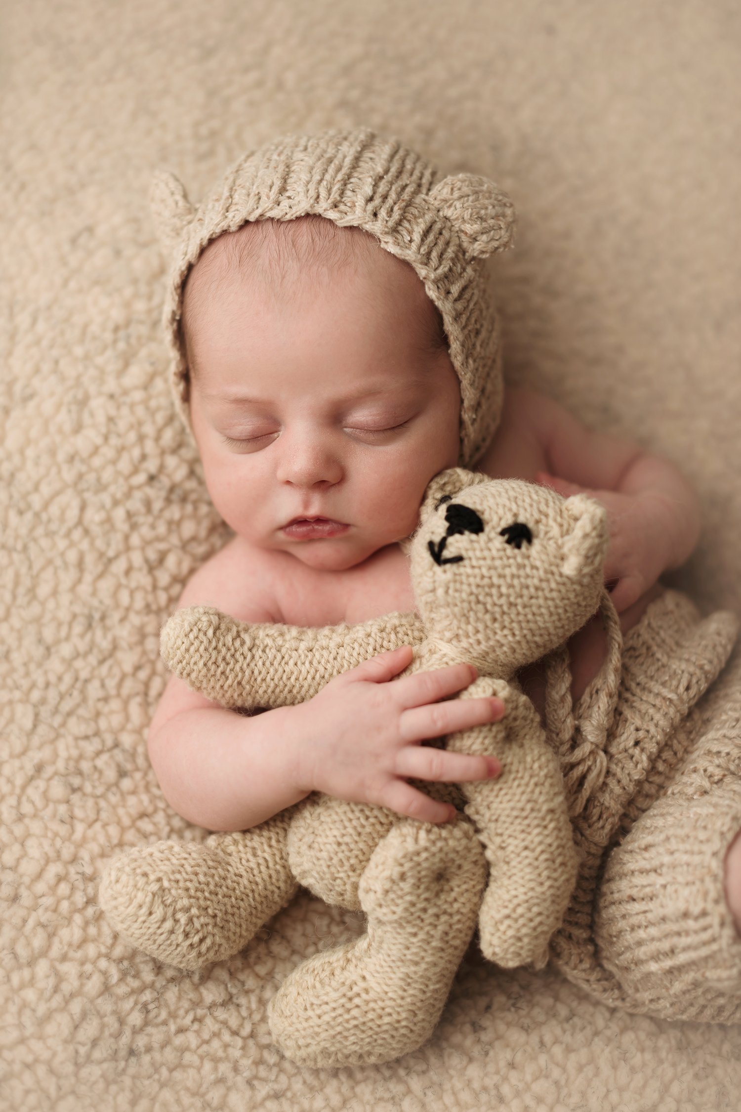 columbus-ohio-baby-photographer-adorable-newborn-teddybear-barebabyphotography.jpg