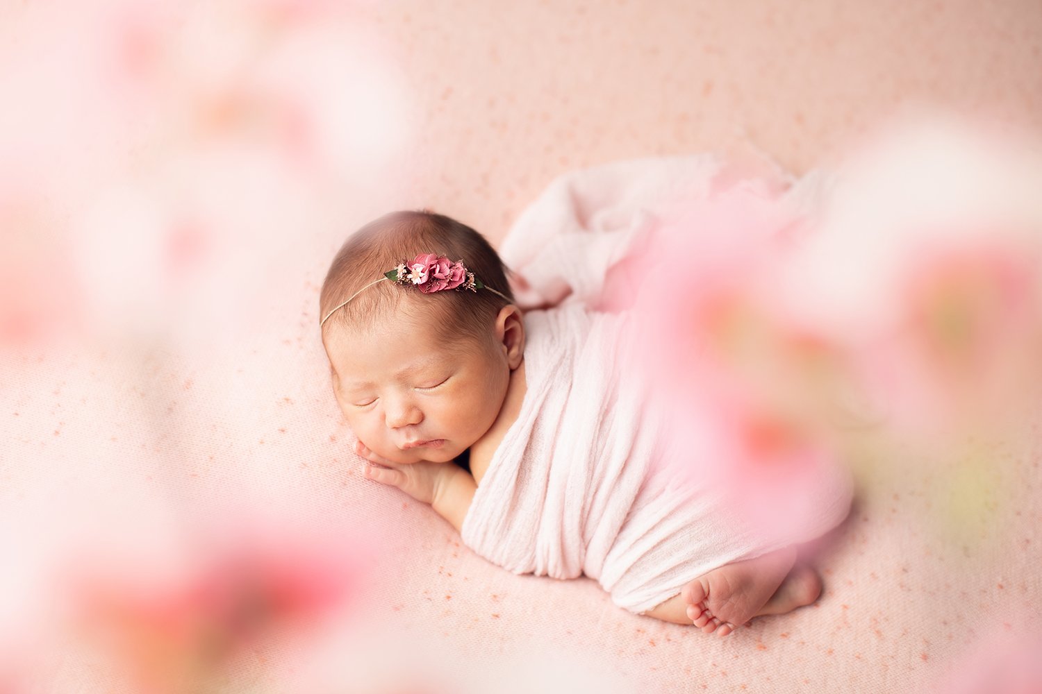 newborn-photo-floral-flowers-ideas-columbusohio-baby-photographer-barebabyphotography.jpg