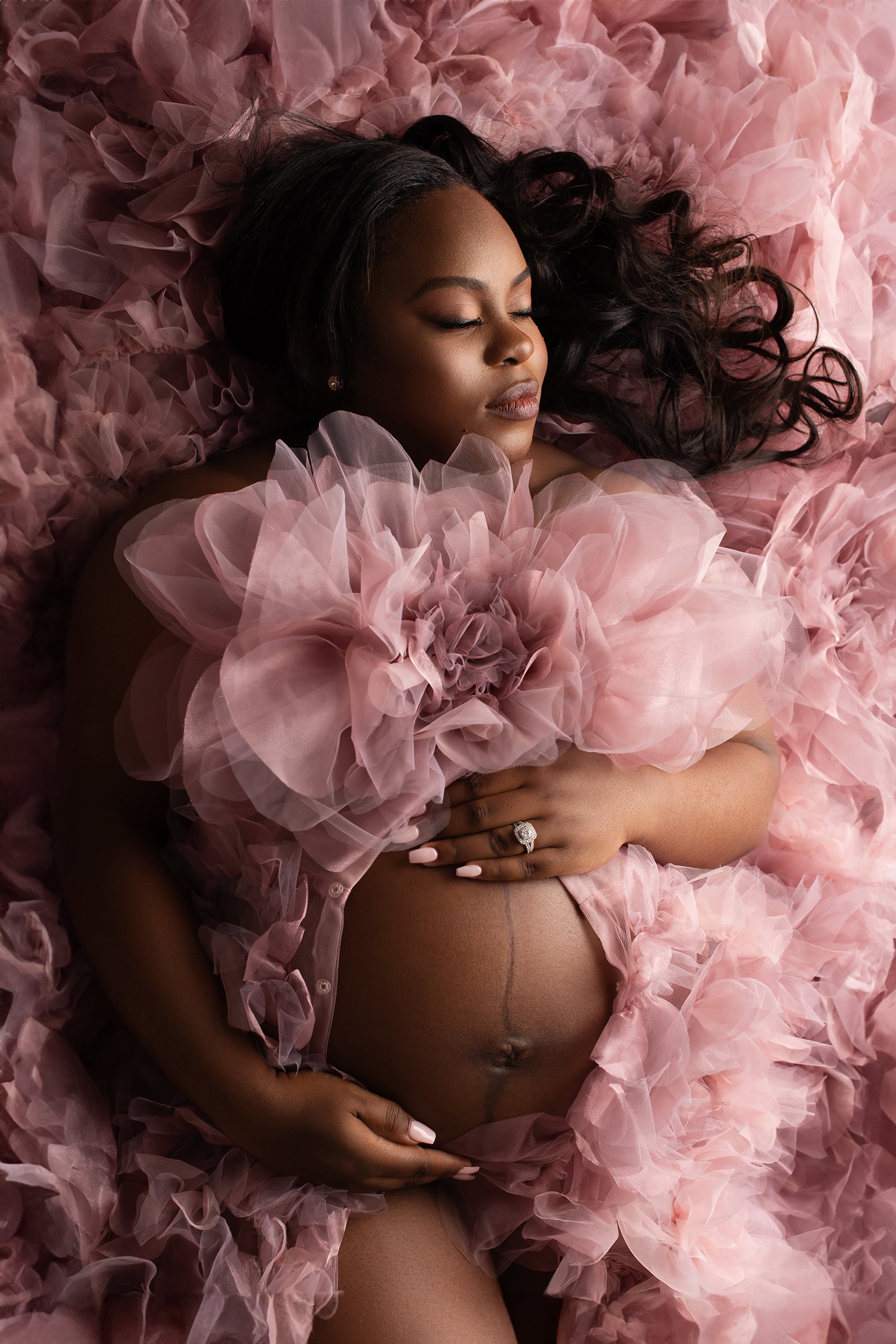 maternity-photographer-columbus-ohio-pregnant-woman-pink-tulle-maternity-dress-barebabyphotography.jpg