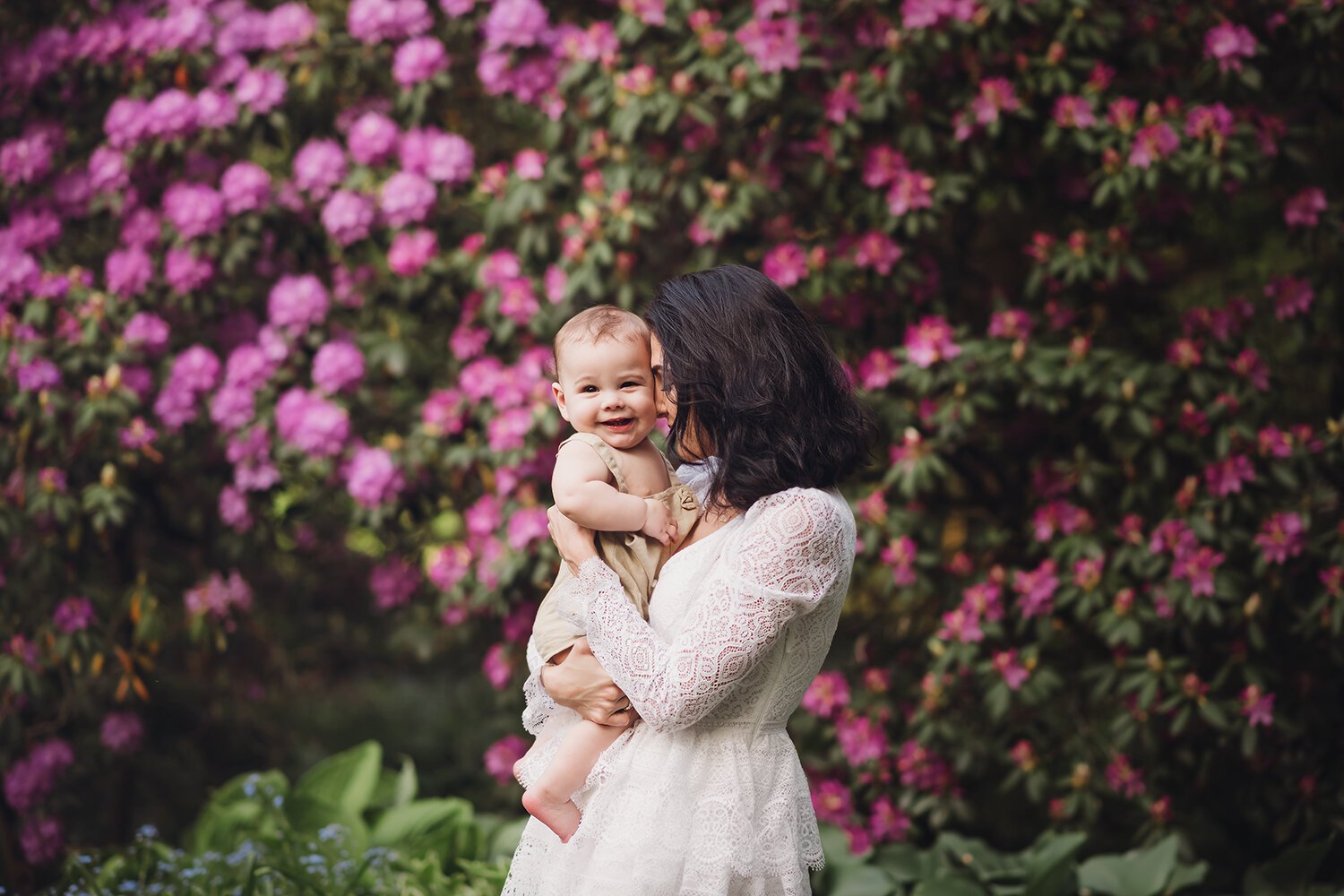 columbus-ohio-baby-photographer-flowers-mom-baby.jpg