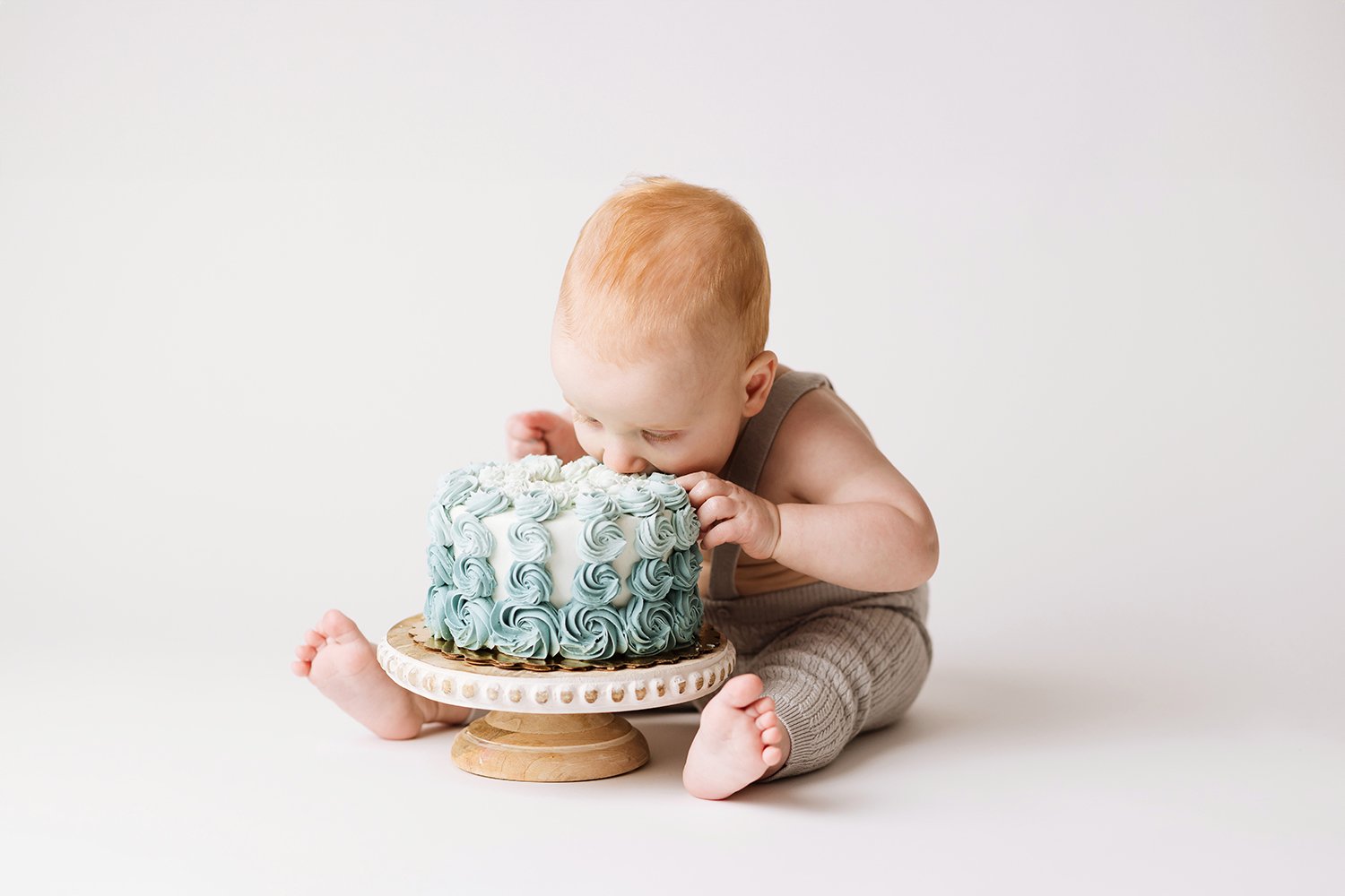 baby-cake-smash-photo-columbusohio-barebabyphotography.jpg