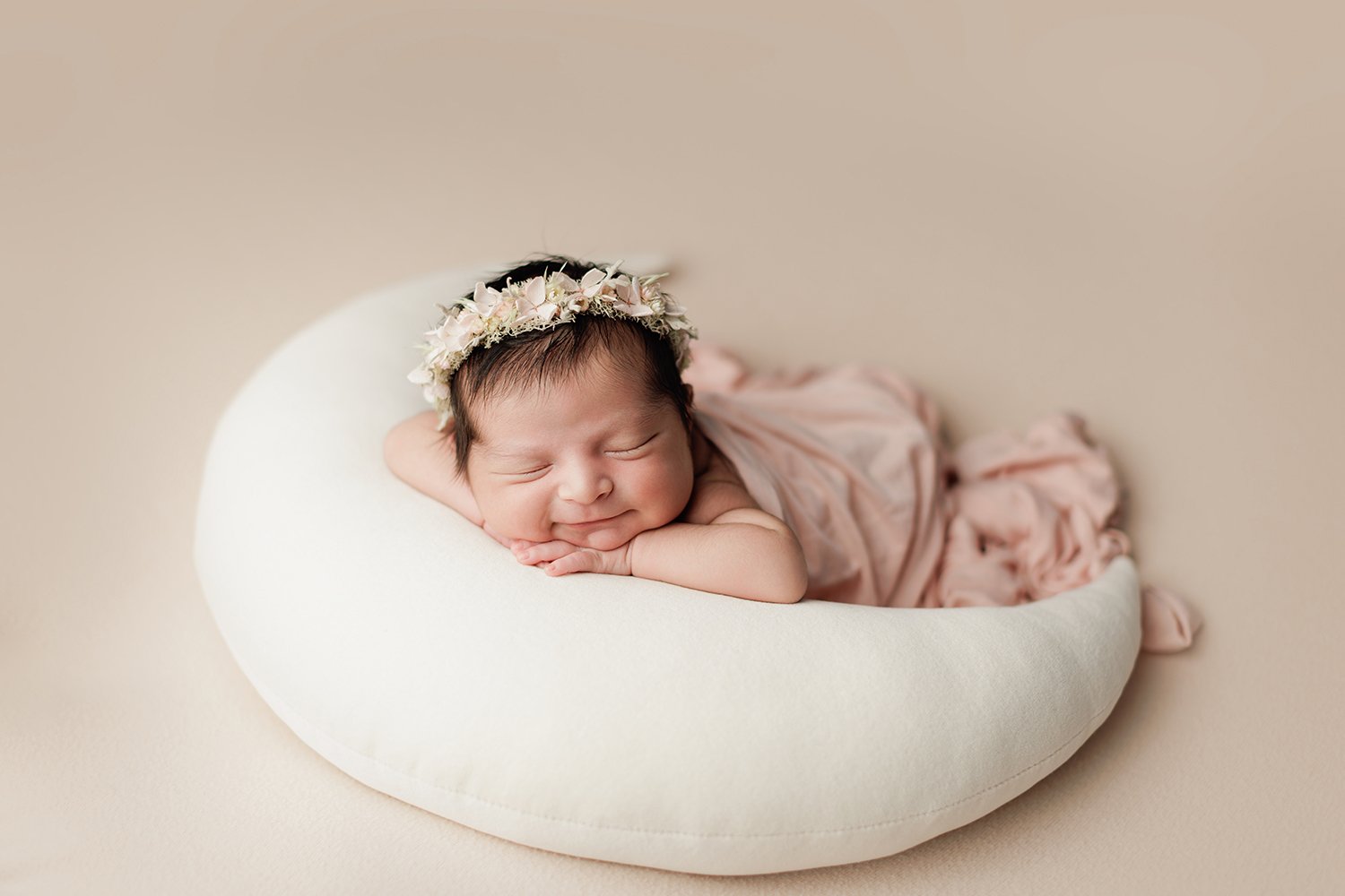 smiling-newborn-baby-sleeping-moon-columbusohio-newborn-photographer-barebaby.jpg