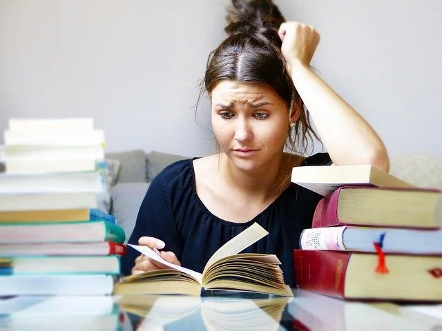 https://pixabay.com/photos/woman-books-teen-to-study-to-learn-4118058
