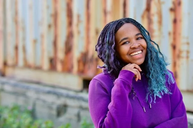 https://www.pexels.com/photo/woman-in-purple-sweater-with-blue-hair-10260781/