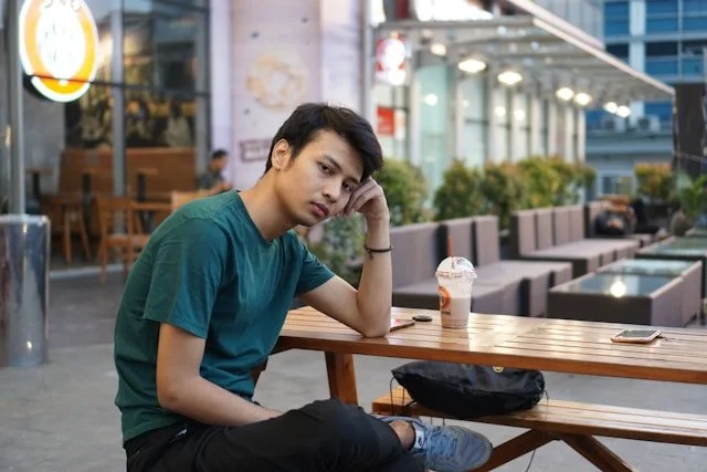 https://unsplash.com/photos/man-in-blue-crew-neck-t-shirt-sitting-on-brown-wooden-picnic-table-waTgcuOPuNQ