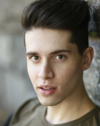 Ian headshot.jpg