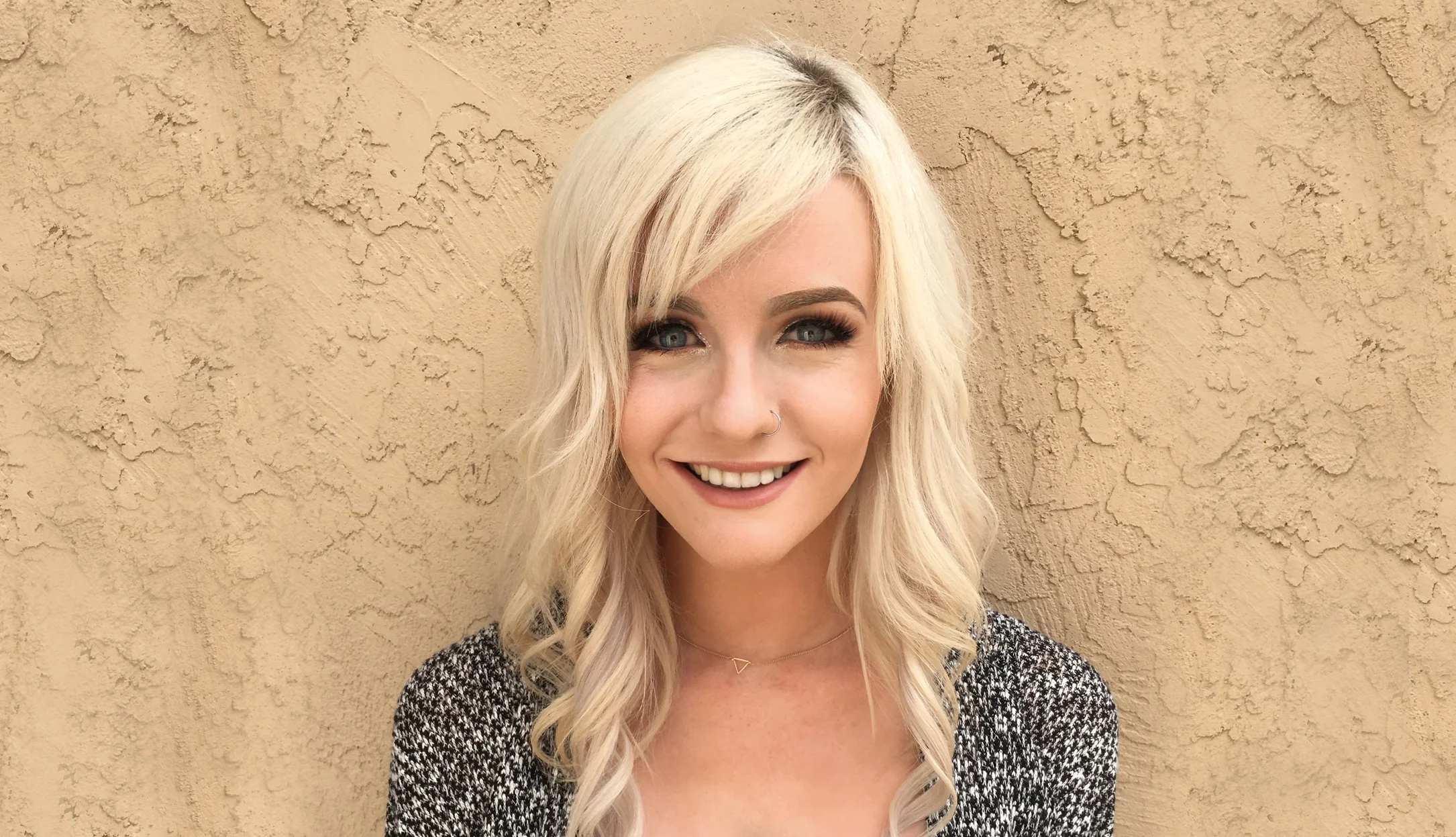Julia_HeadShot2.jpg