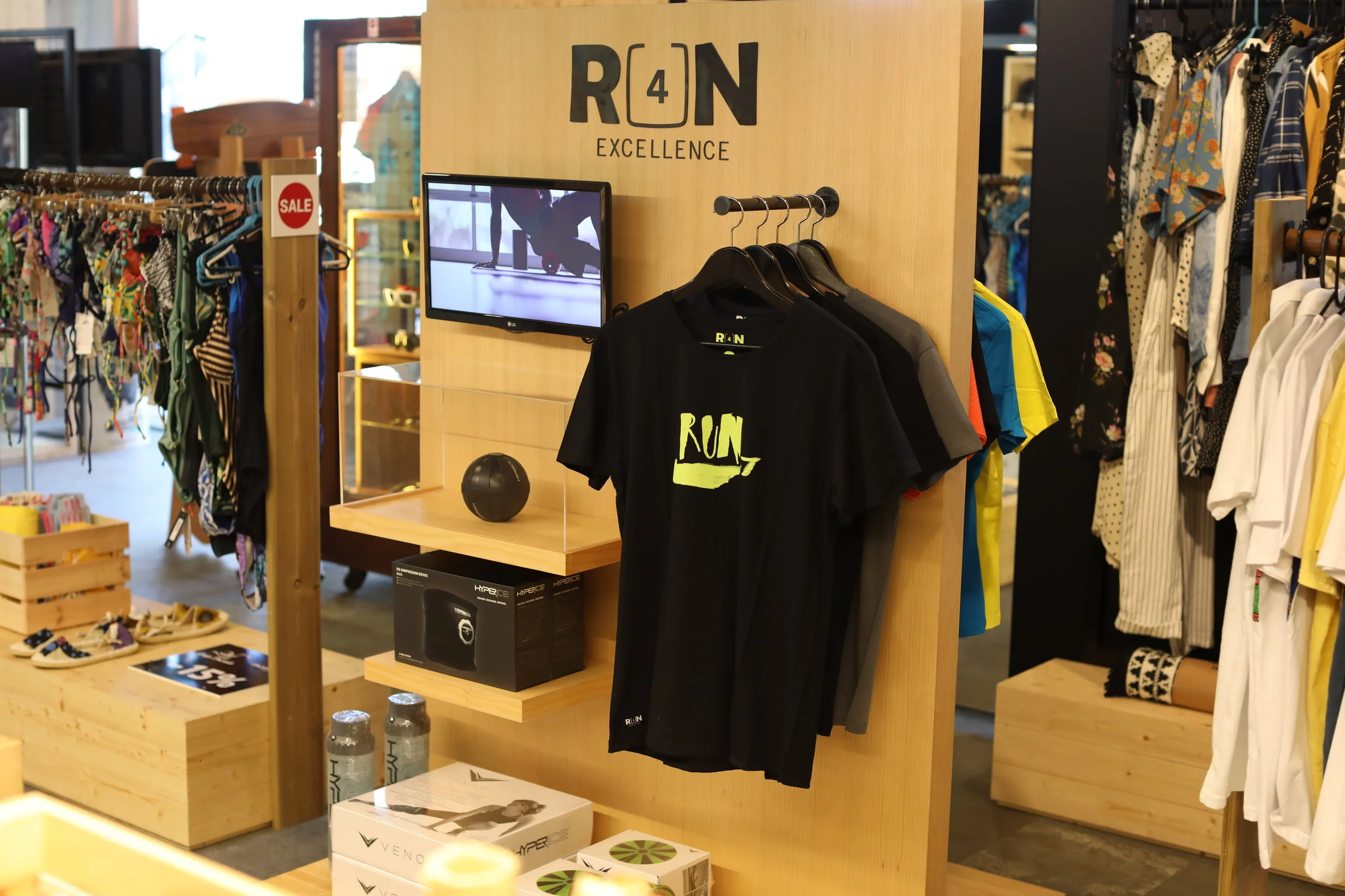 Expositor run4excellence na loja VianaSurf