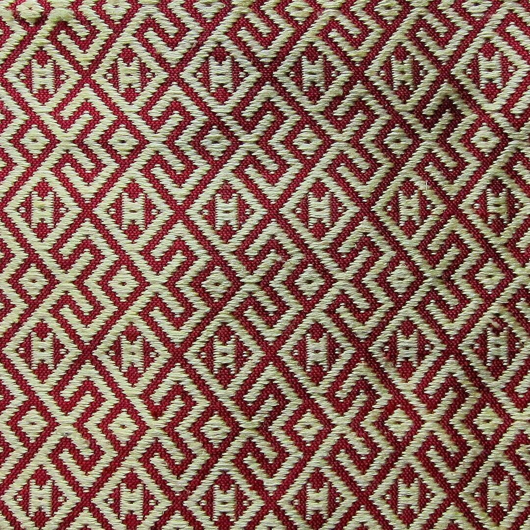 Classic Lao pattern, handwoven by Ock Pop Tok, Laos. #partisancreative #handmade #handcrafted #artisan #artisantextiles #ockpoptok #silkweaving #textiledesign #woventextiles #handweaving #pattern #laotextiles #laostyle