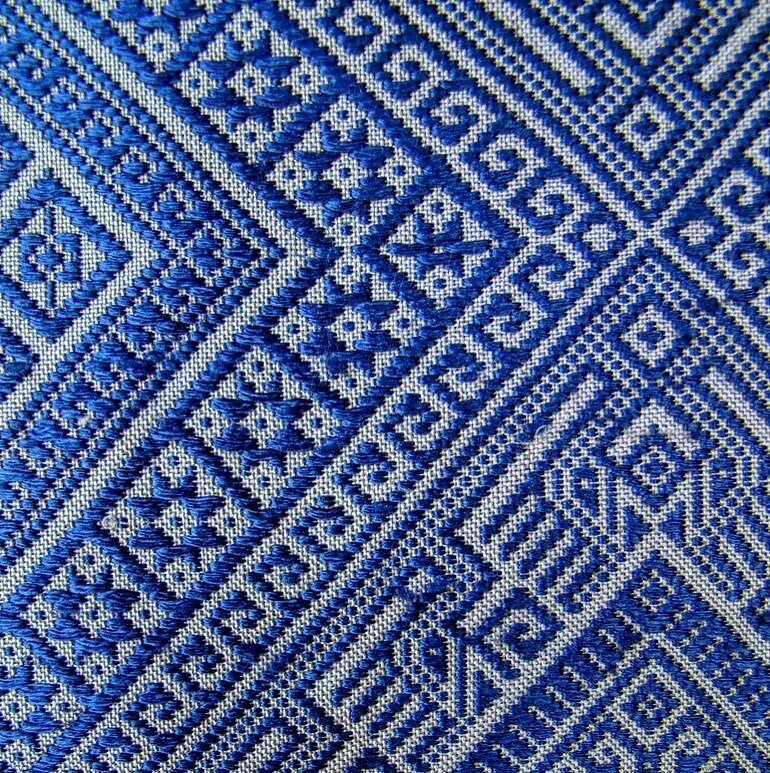 Love the combination of geometric motifs in this hand woven silk from Ock Pop Tok, Laos. #partisancreative #handmade #handcrafted #craft #artisan #artisanpattern #artisantextiles #handweaving #silkweaving #geometricpattern #textiledesign
#craft #ockp