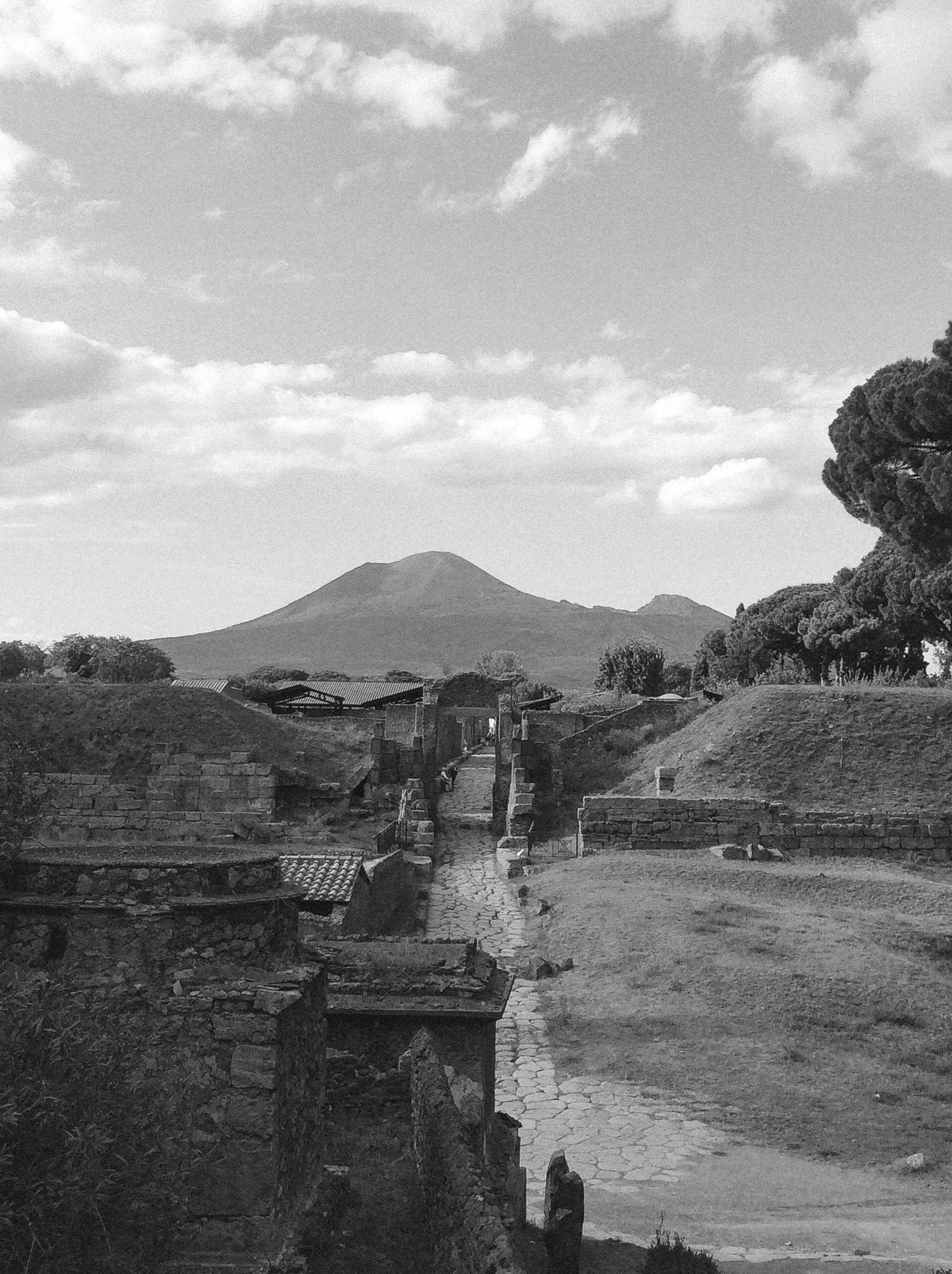 Lesly Lotha_Mount Vesuvius_Italy 01.gif