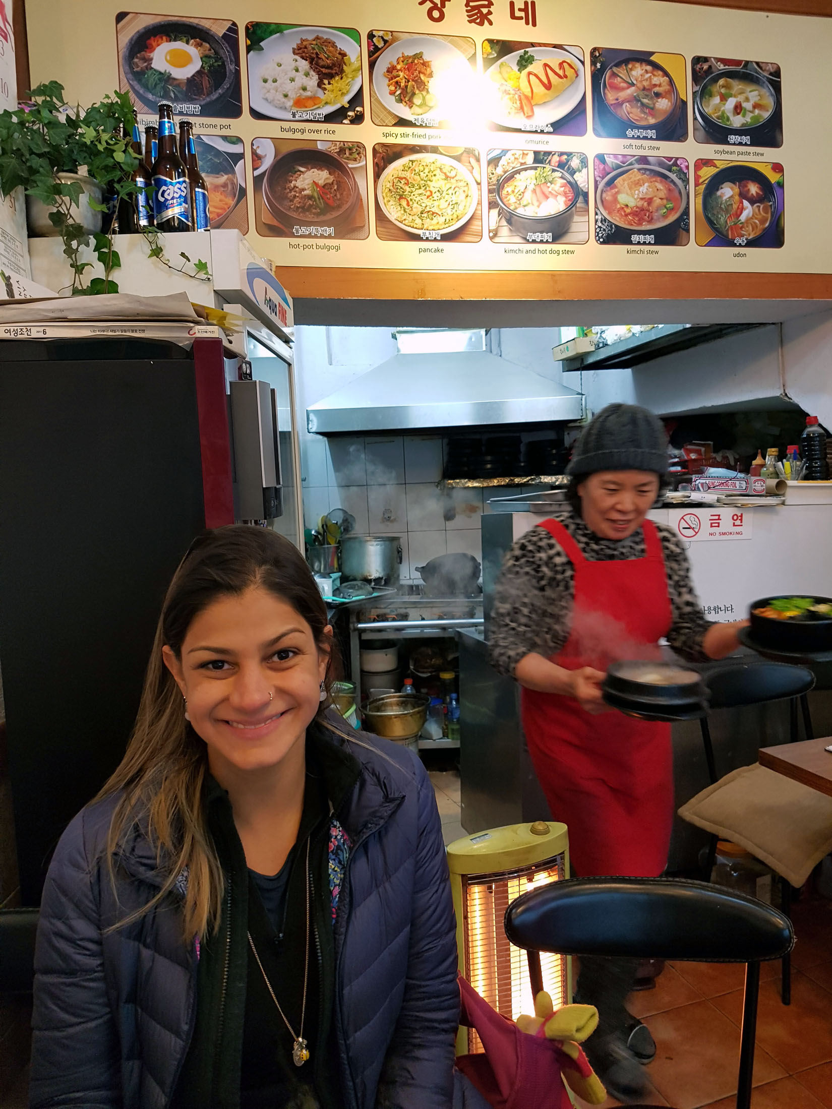 Nesse restaurante, comemos a melhor comida de Seul! Aqui a dona do restaurante é também a garçonete e a cozinheira. Esse fica na Sajiki-ro , quase em frente do Gwanghwamun Palace.