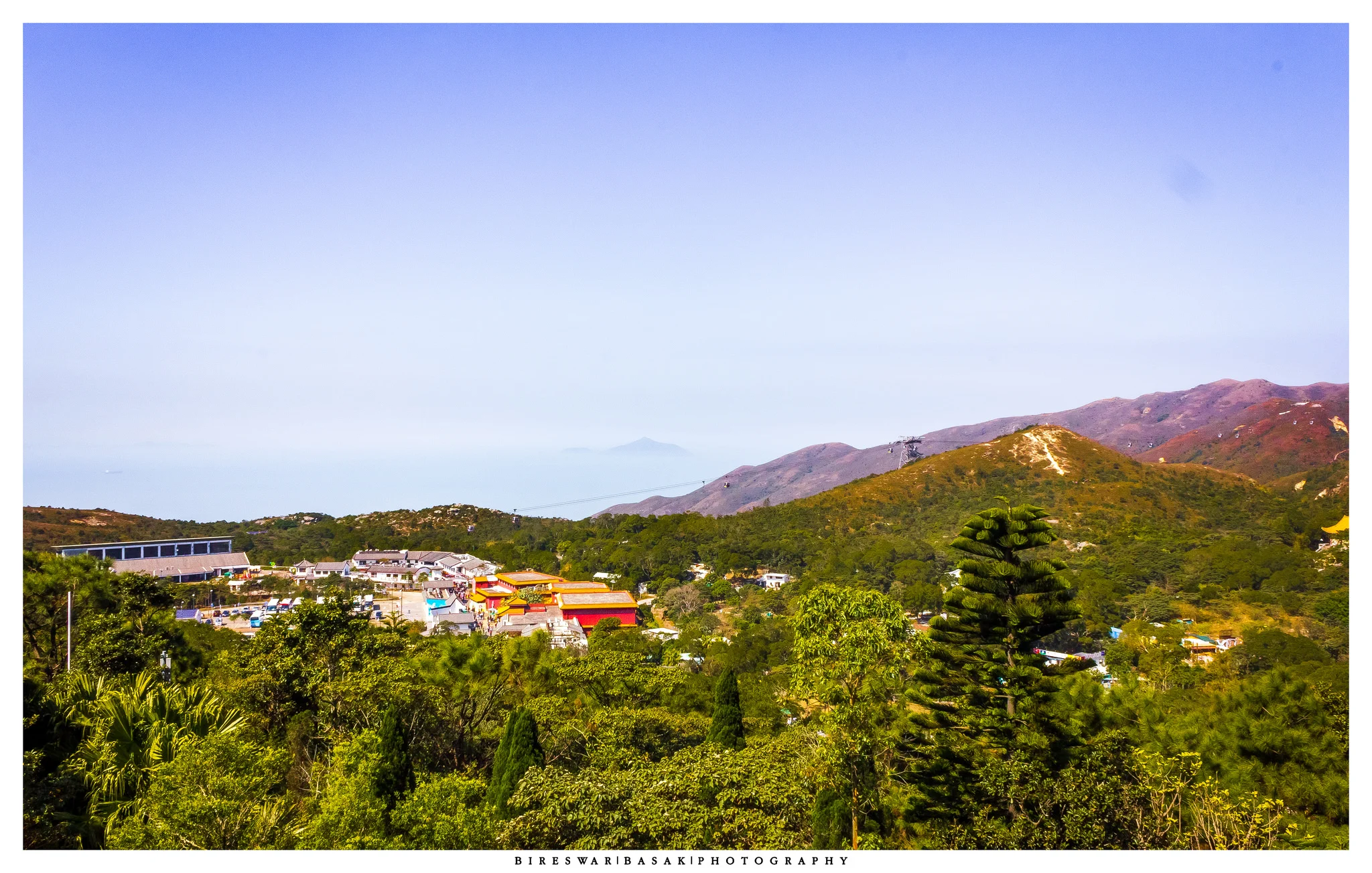 Ilha de Lantau, com o Ngong Ping 360 ao fundo