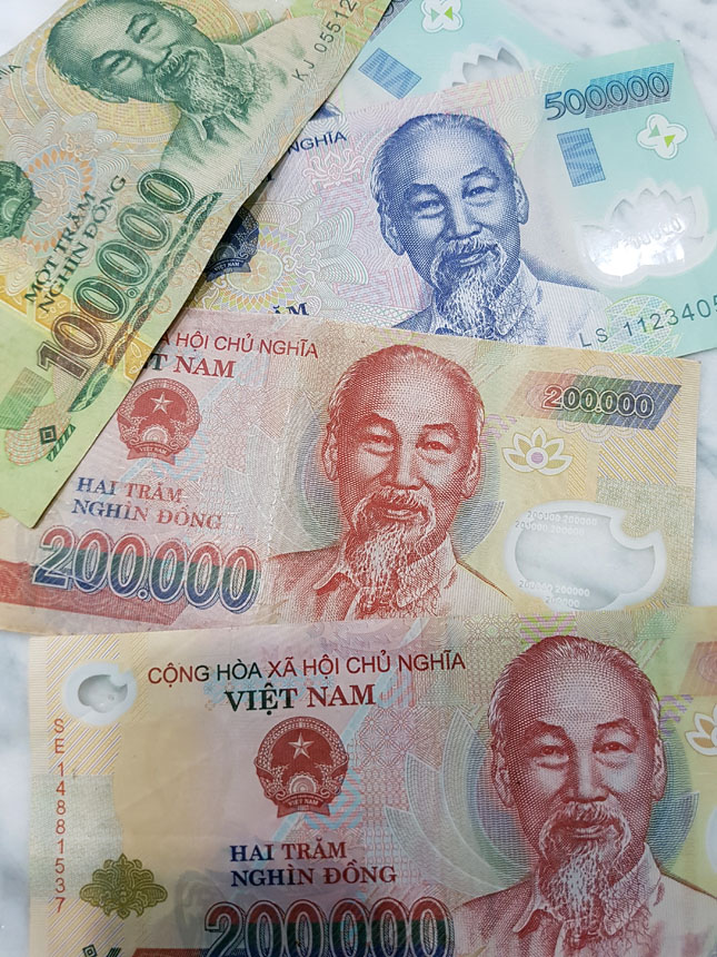 Os Viet Dongs com o carismatico líder comunista Ho Chi Minh nas notas