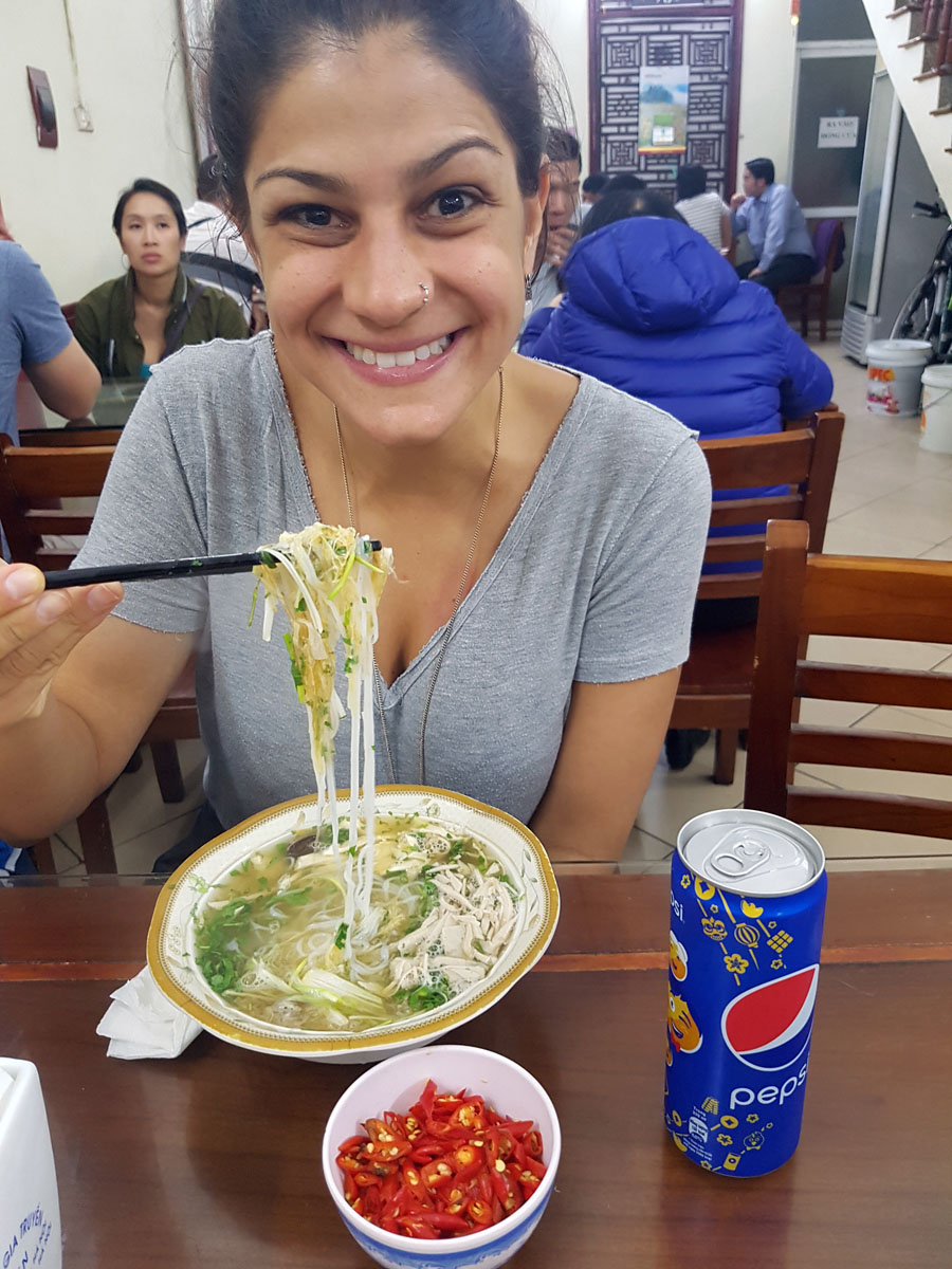 E dá-lhe Pho Ga, a famosa sopa de frango! É o "dogão" do Vietnam. Tem em toda esquina... O favorito da Vi