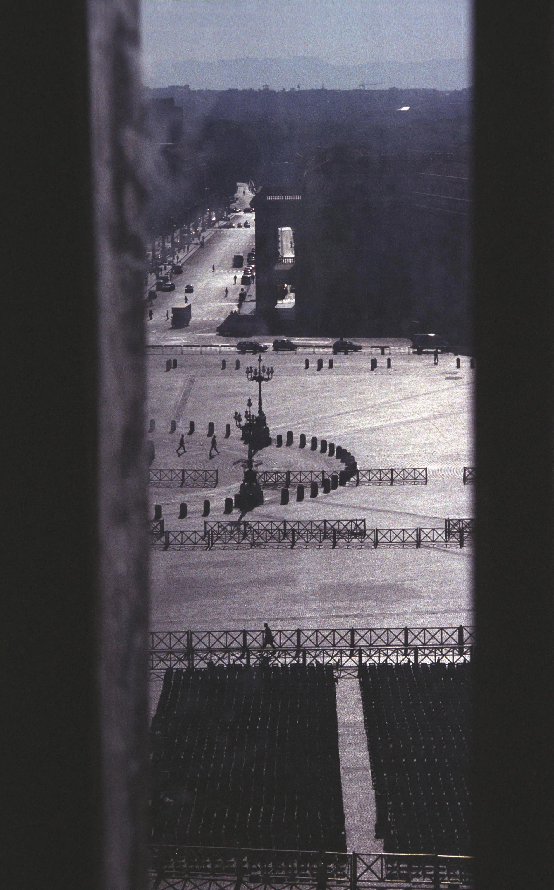  Im Vatikan - Neben mir die Messe  Hinter mir ein Fenster - Davor ein Vorhang Rom! 