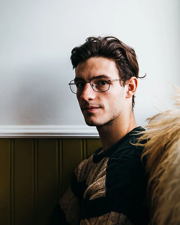 Thomas Rose – Deputy Editor in Chief. With a background in journalism and the arts, Thomas brings his American confidence and can-do attitude to the editorial side. With a sharp eye for tone and style, he maintains a consistent voice throughout publications.