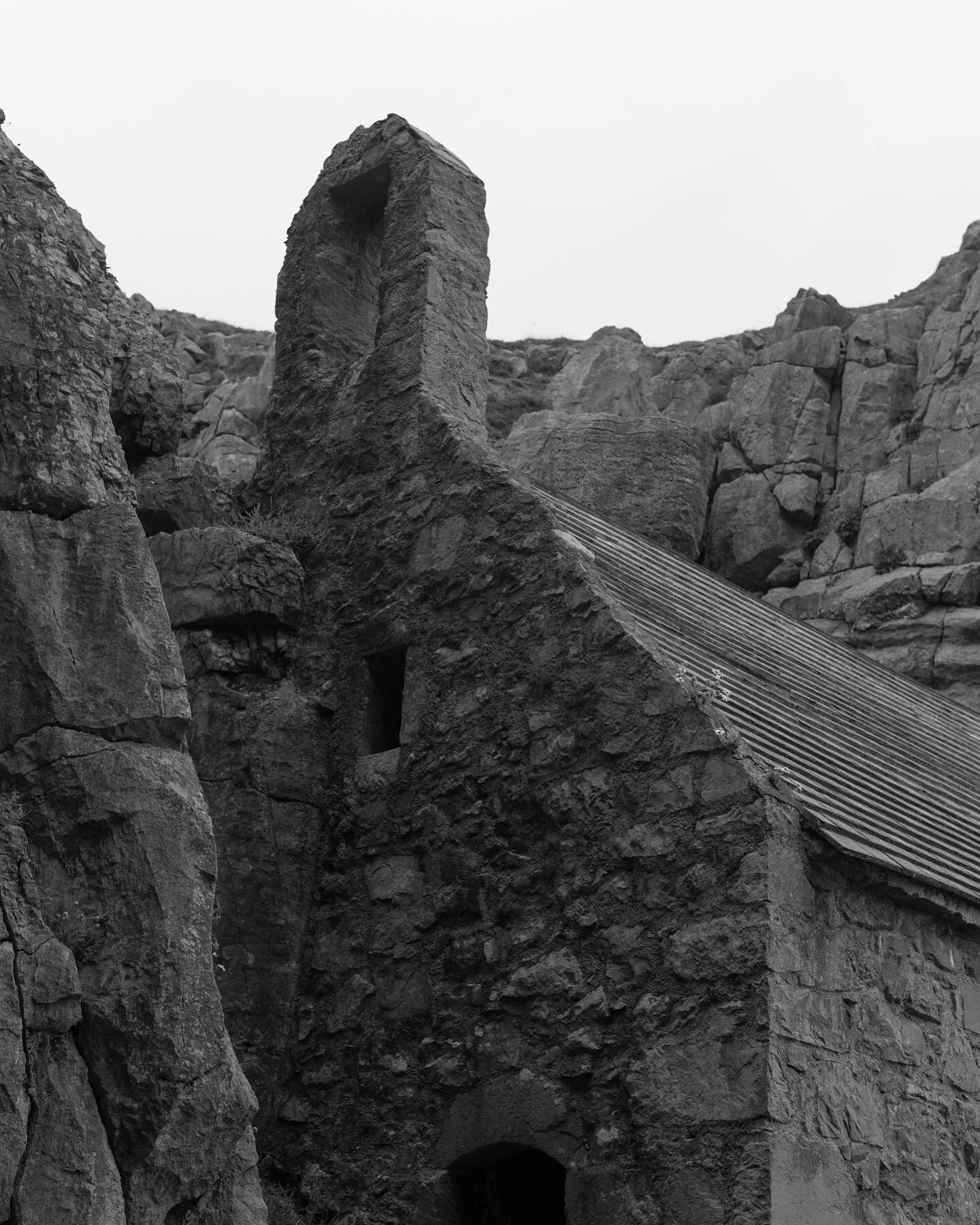 Saint Govan’s chapel on the Stackpole Estate.
#stackpole #stackpoleestate #ilexcottage