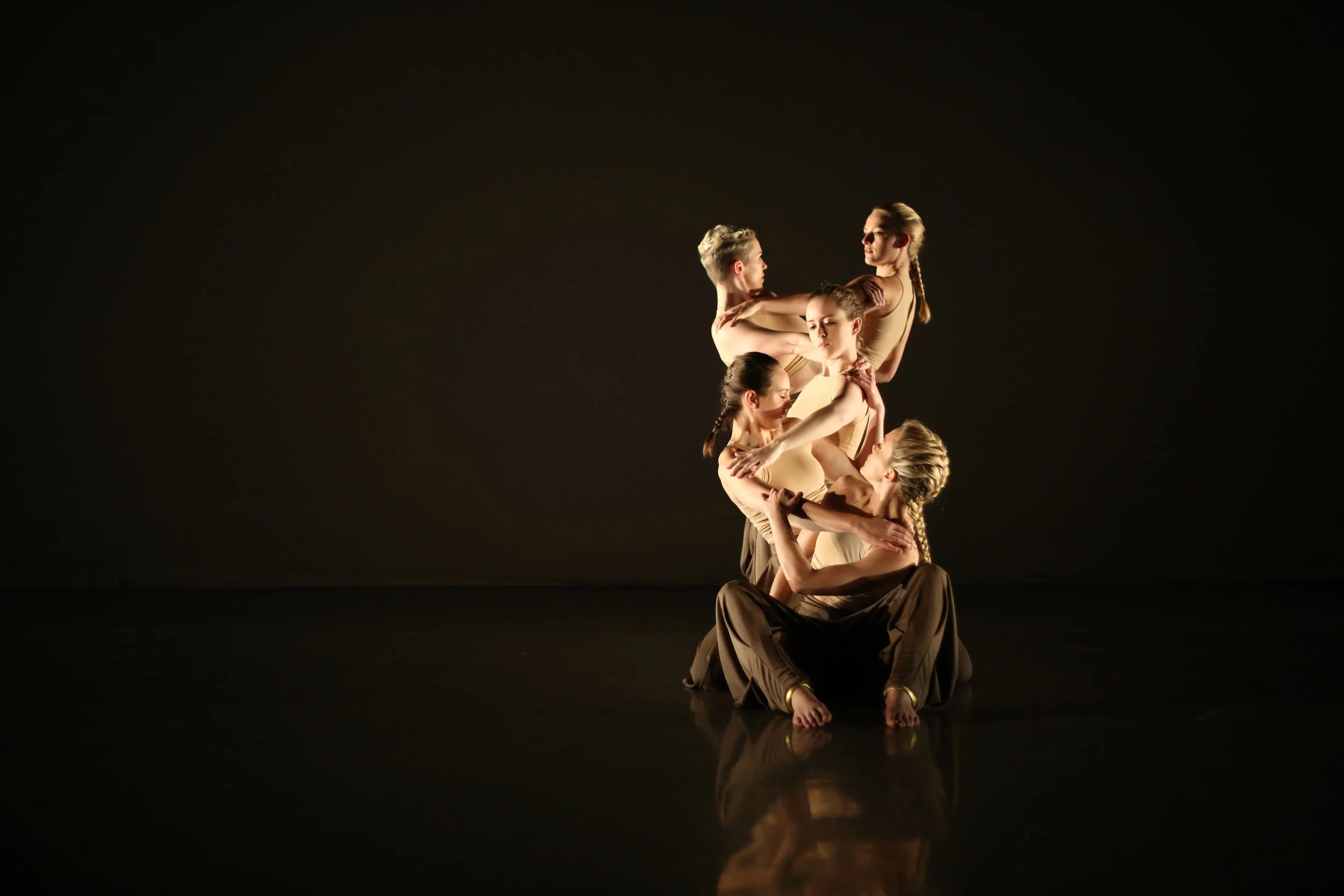 THE COMPANY PRODUCE CUTTING-EDGE, DYNAMIC CONTEMPORARY DANCE WORKS WITH INFLUENCE OF TRADITIONAL TURKISH FOLK DANCE, THE DANCE STYLE OF TANC’S HERITAGE.