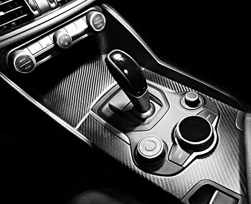 Giulia+Interior-9.jpg