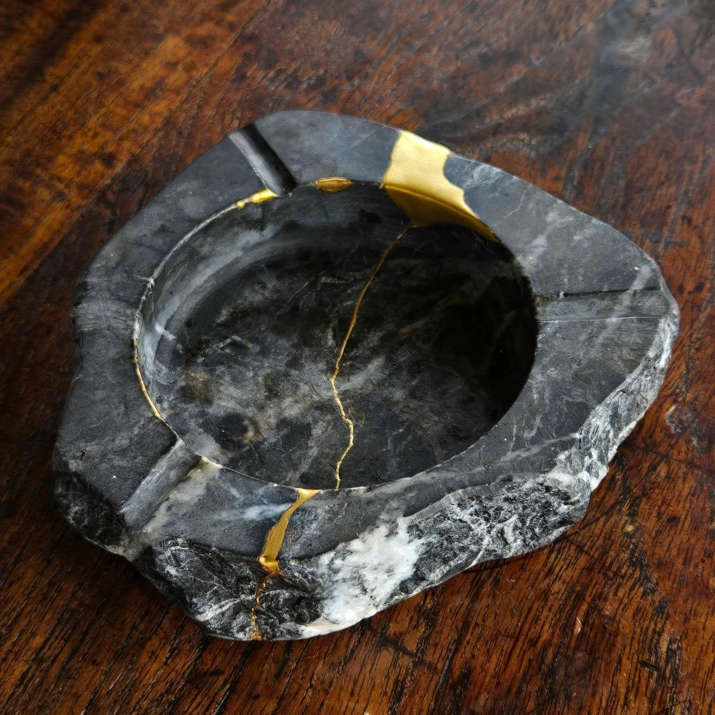 ☯️ ashtray repaired.

#repair #gold #lacquer