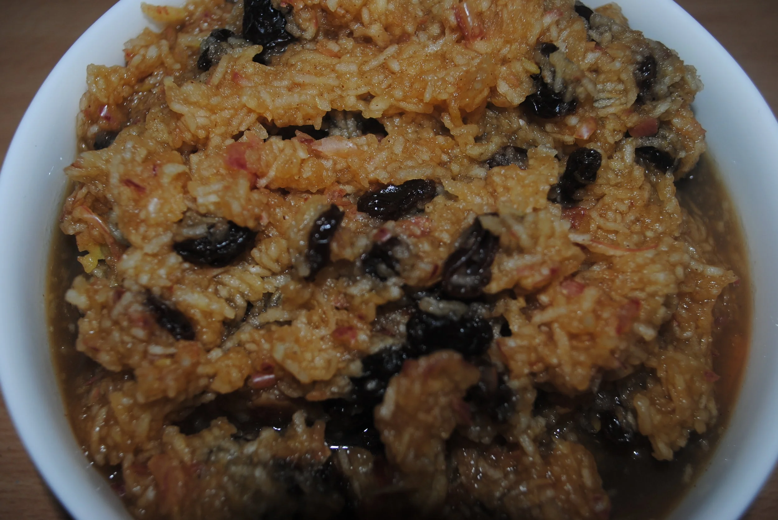 Cooked apples, raisins and cinnamon 
