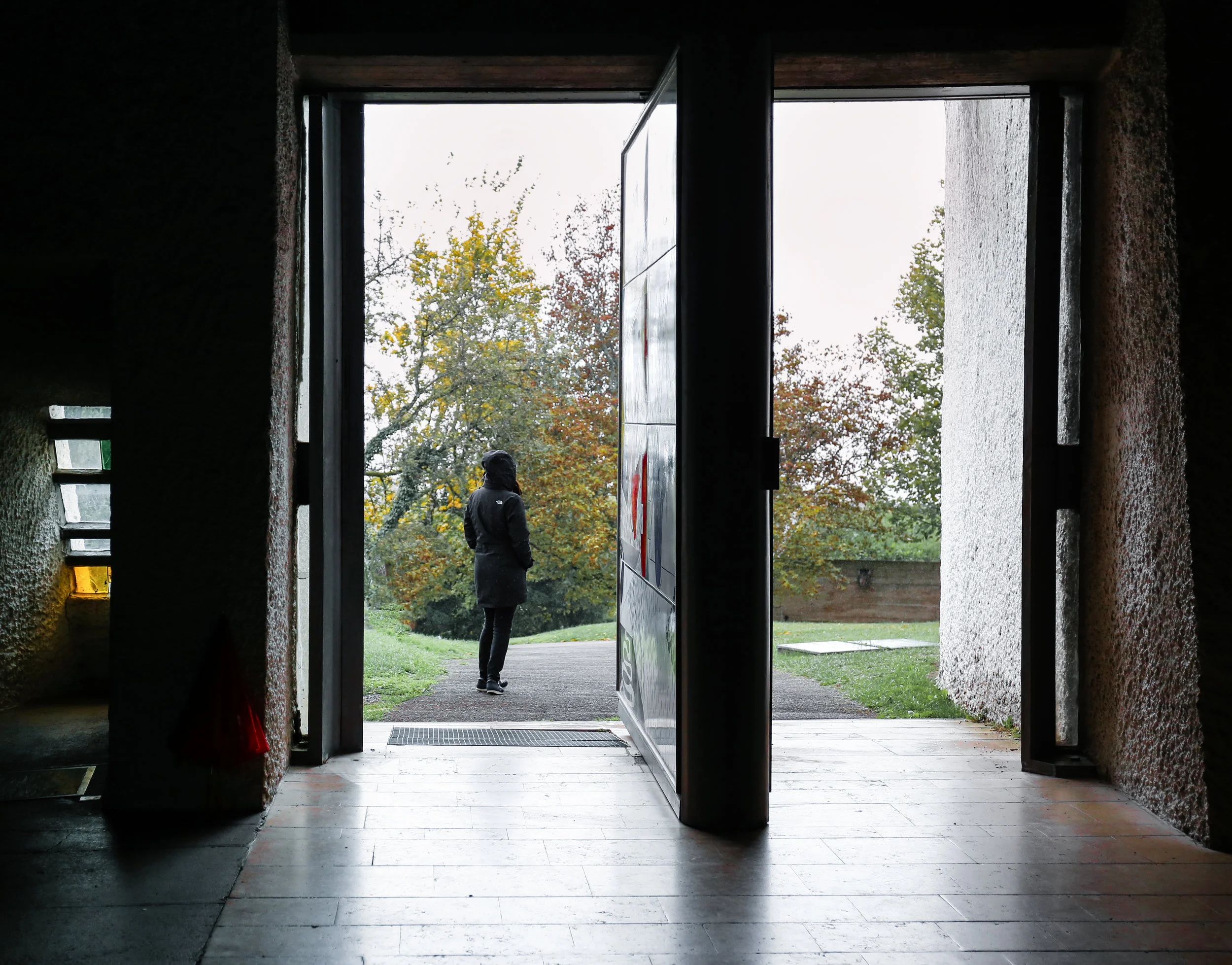 The pivoted entrance door 