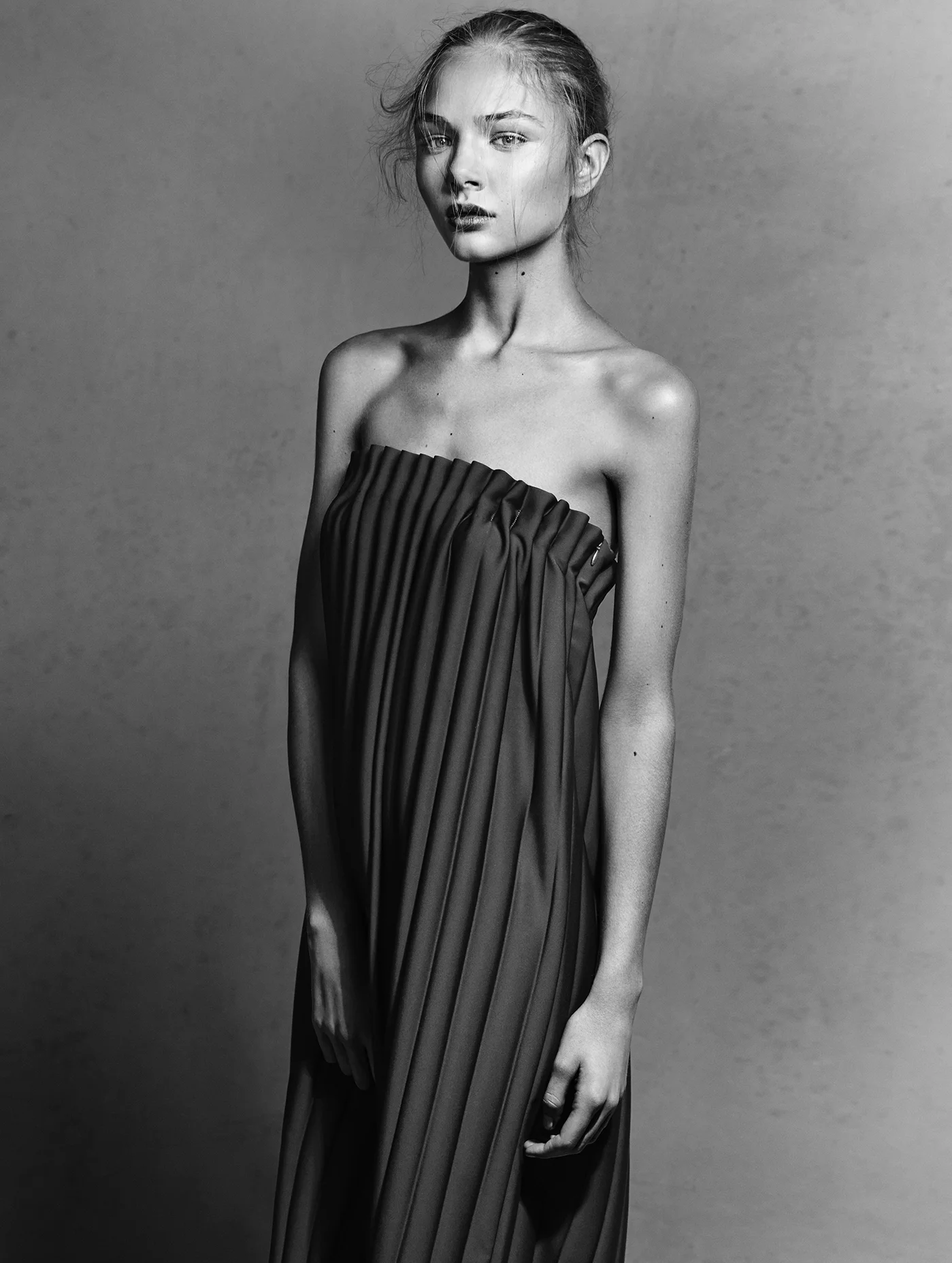 Roxy105768_f3.jpg