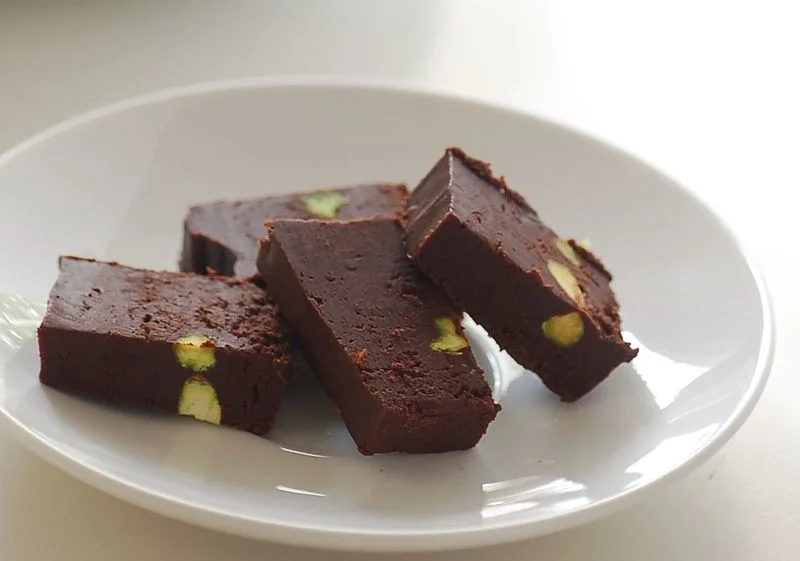 image credit: https://commons.wikimedia.org/wiki/File:Pieces_of_fudge_cut_from_a_slab,_April_2008_cropped.jpg