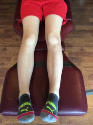 note when the foot is neutral, the knee points inward