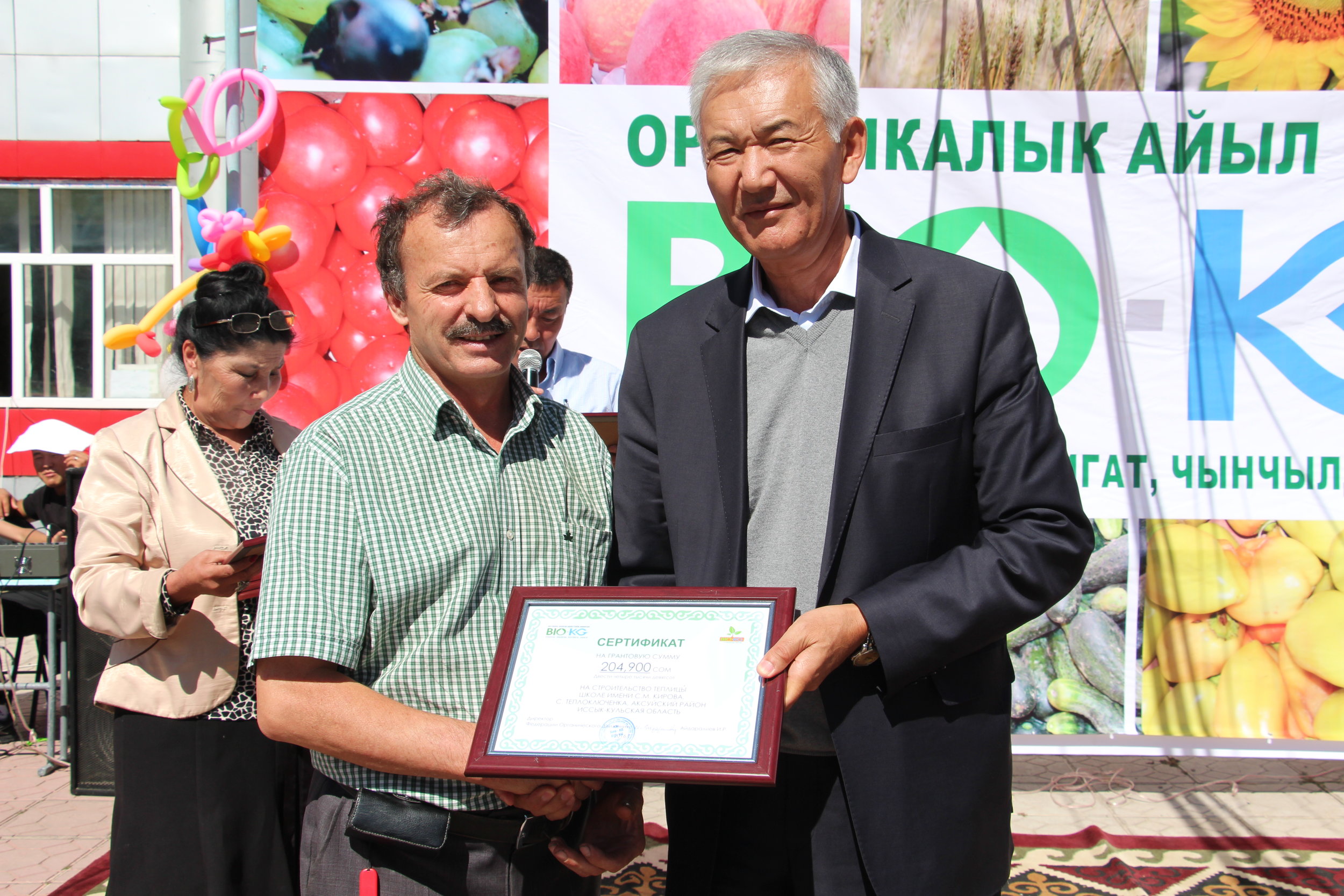 School is getting certificate for greenhouse construction - Issyk-Kul.