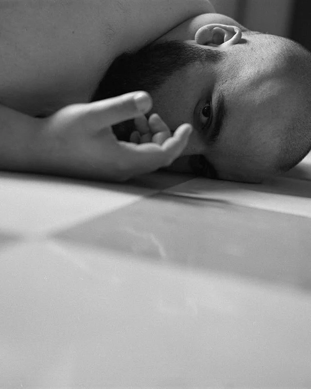 WHODIDIT?
Character:
Ronnie
&bull;he&rsquo;s the guy who knows the guy
&bull;makes things happen
&bull;can rob off on people the wrong way
&bull;recently deceased 
Actor:
@gabby_mochabeer 
Art director: 
@jasmin.imojin 
Photography assistants:
@moodm