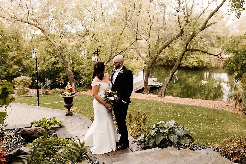 The back lawn

Photo: @taylorlaurenphotomn 
#weddingvenue #minnesotaweddingvenue #outdoorwedding #outdoorweddingvenue #outdoorceremony #mansionwedding