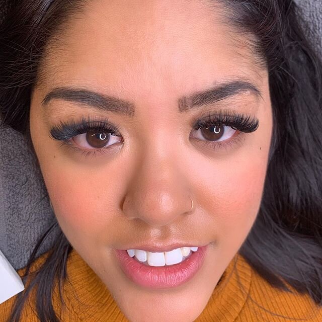 Isn&rsquo;t she just stunning 🤗
Lashes are so damn powerful.. go out there and radiate @uhreliuh 
Mention this post- Mega volume sets 20% off from now until spring break
.
.
.
.
.

#nativelash #nativelashco #denverstudio #denversbest #denverblogger 