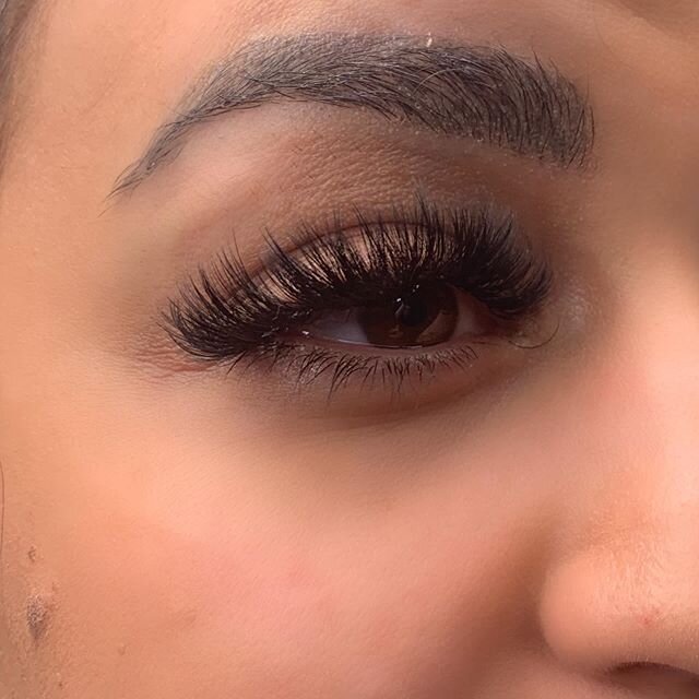 [[Textured wisp]]
Switch it up if you want some dimension to your lash set and want to deviate from a uniform lash line! 
This look isn&rsquo;t for everyone, it&rsquo;s hard for me to execute this look and let go of needing it to be perfect. The whol