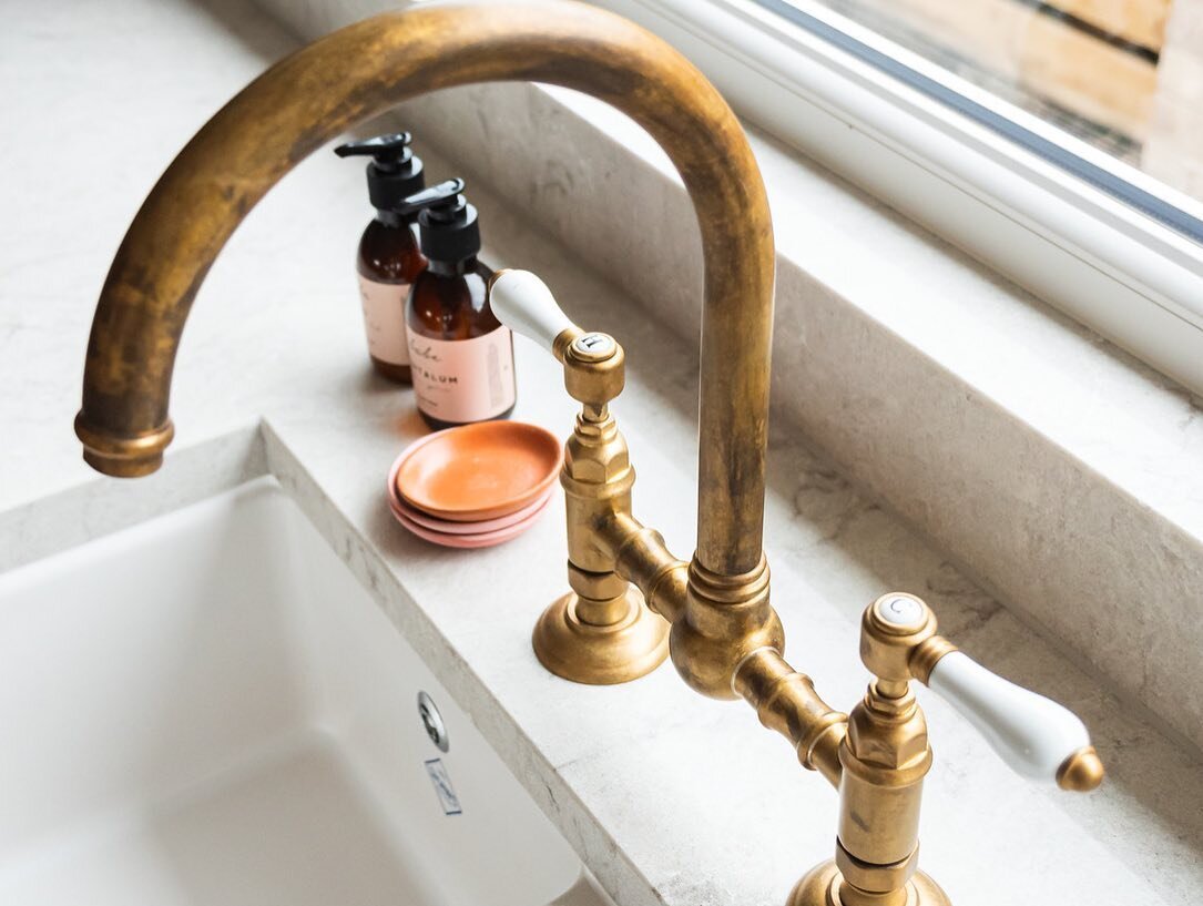 Raw brass tapware just gets better with age! ✨✨✨
Did you know it's a living finish which means it changes colour over time and adds such a nostalgic touch.
We used the Nicolazzi Bridge Sink mixer in raw brass and white porcelain levers.
⠀⠀⠀⠀⠀⠀⠀⠀⠀
Thi
