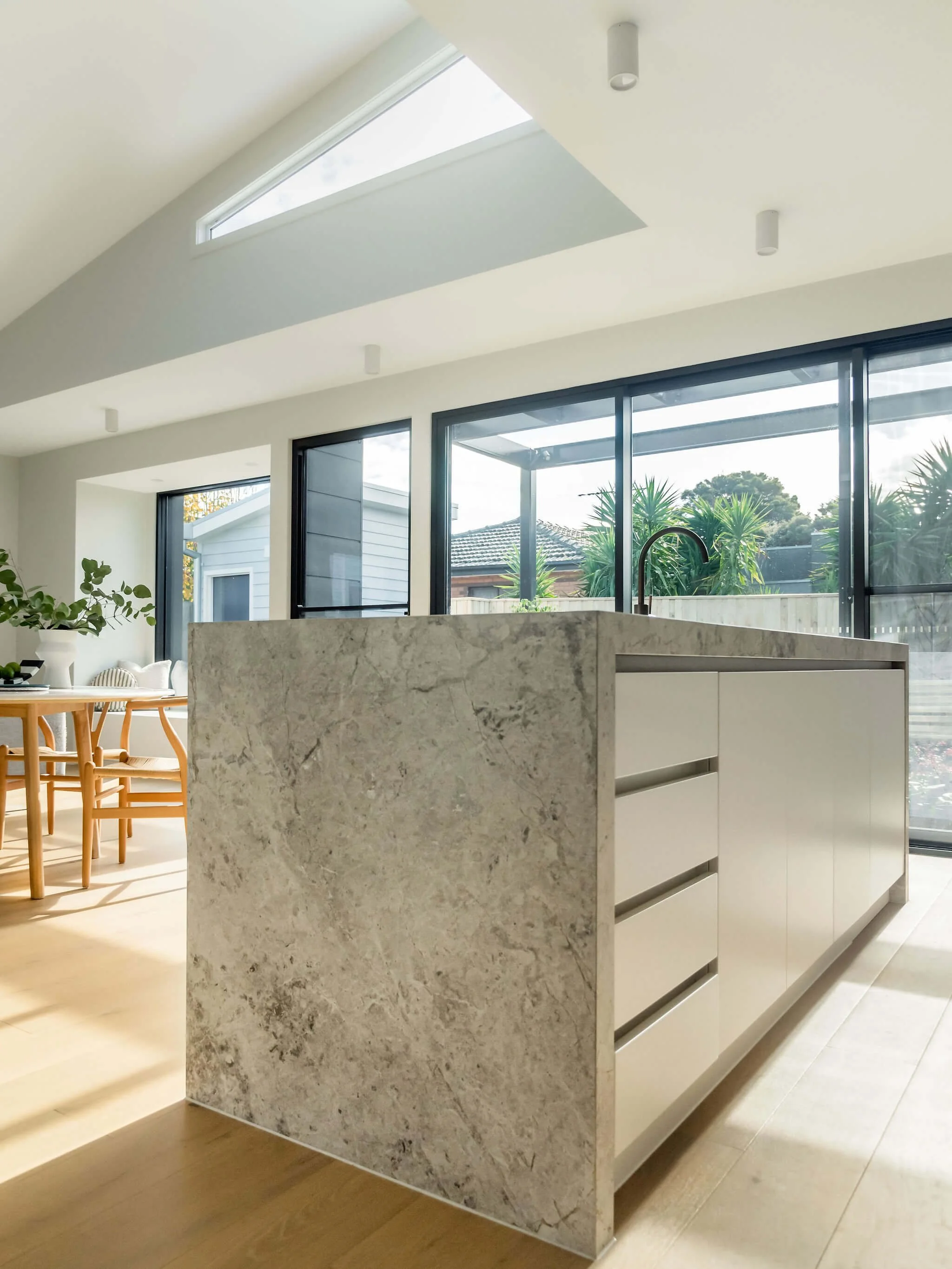 Top Benchtop Options for Your Melbourne Home Renovation: Silica-Free Stone, Porcelain, and Natural Stone