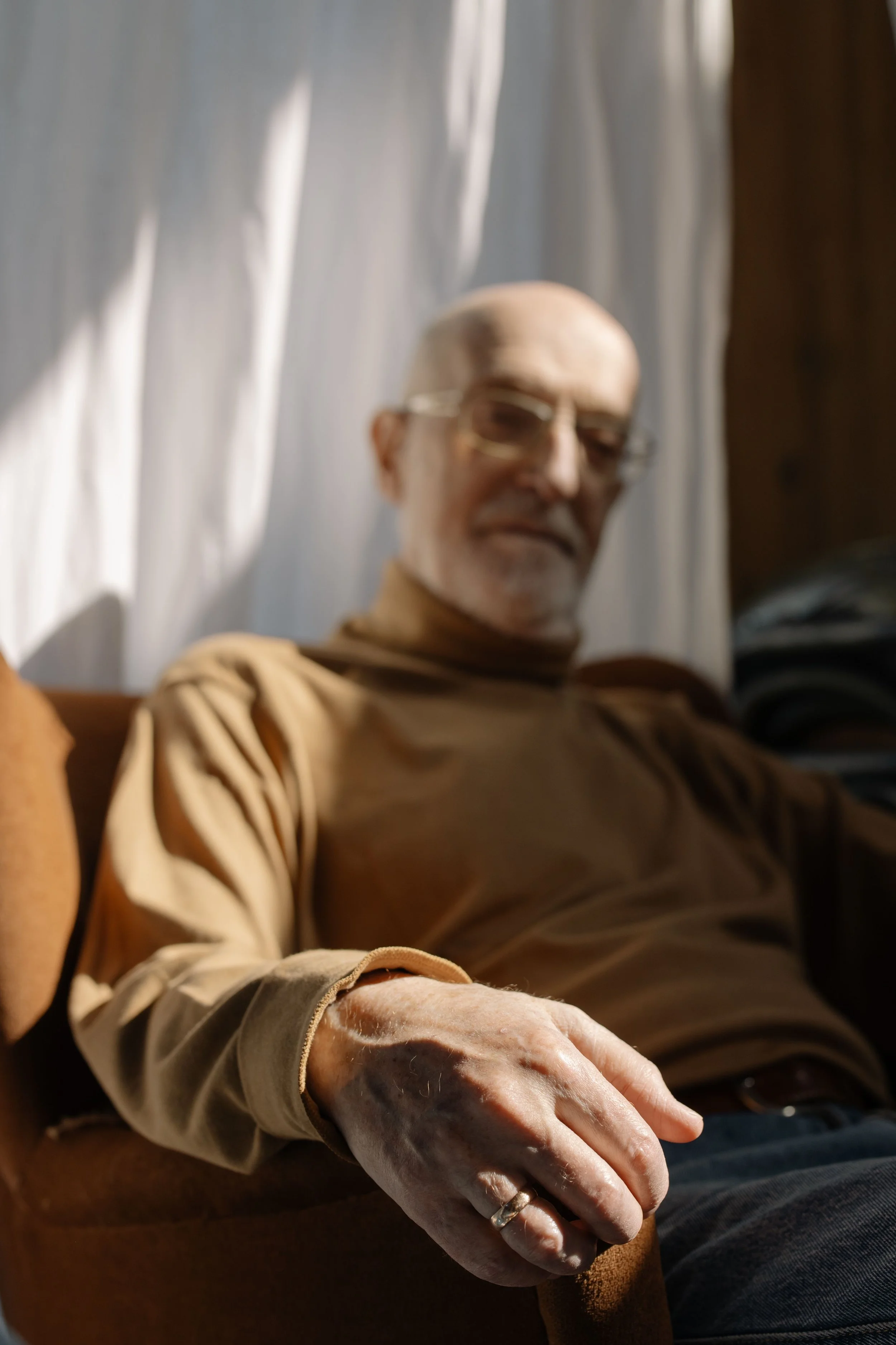 How to Help an Elderly Parent Manage Household Tasks