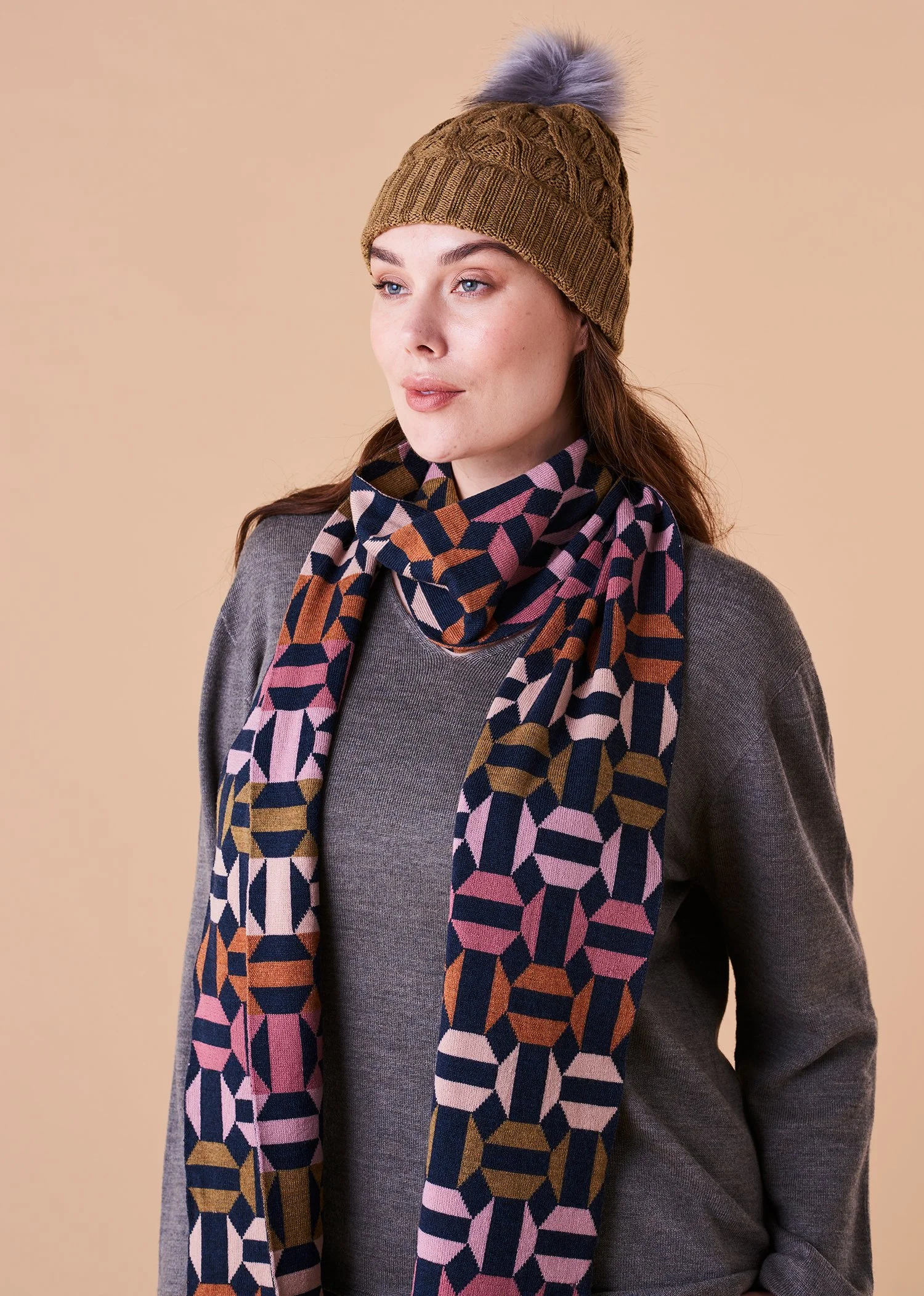 Rex scarf_grape_model.jpg