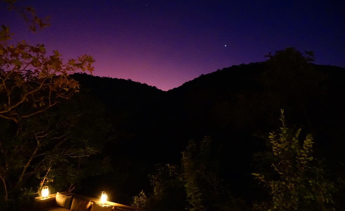 Marataba mountain lodge sunset
#sunset #sunsetlovers #sunsetphotography #sunsets #sunsetlover #sunsetporn #coucherdesoleil #sunrise #leverdesoleil #safari #luxurysafari #lodge #luxurylodge #sky #skyline #skyporn #ciel #purple #violet #mountain #monta