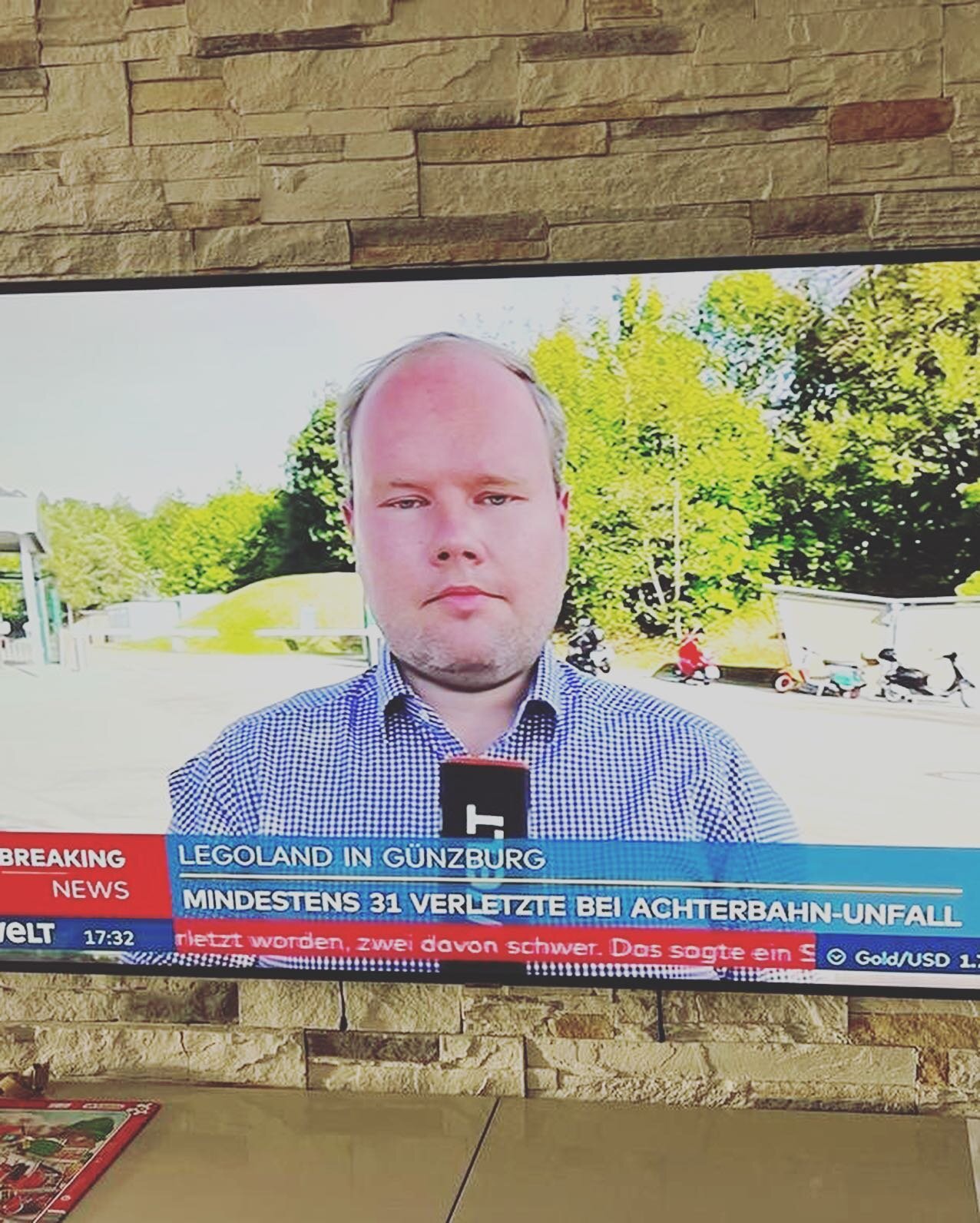 Zur&uuml;ck von einer Woche #Live-Schulung bei der #ardzdfmedienakademie in #Hannover und heute direkt #live f&uuml;r @welt.nachrichtensender vor dem @legolanddeutschlandresort wegen dem Achterbahn Ungl&uuml;ck. Dabei alles aus einer Hand. Live-Repor