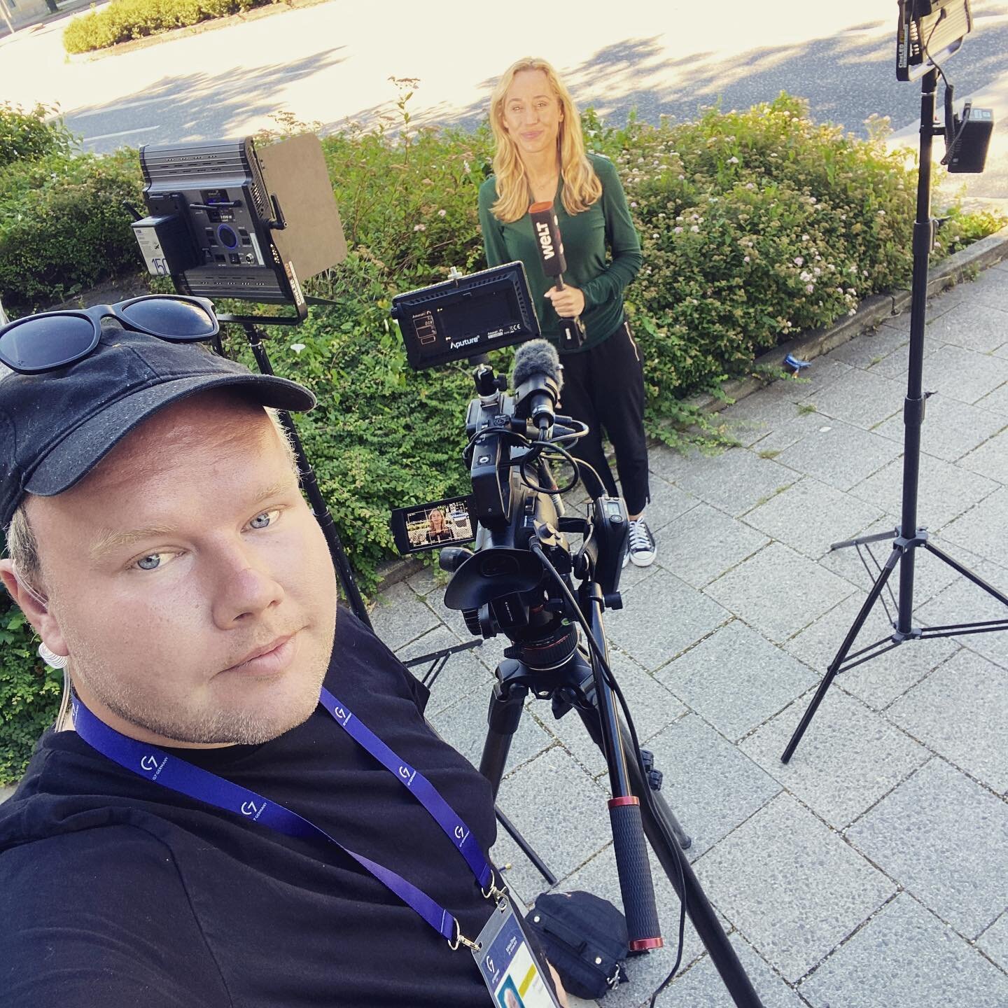 Tag 2 beim #G7 f&uuml;r @welt.nachrichtensender.
#bavaria #live #g7 #garmisch #demo #theresienwiese #liveu #onair #work #kameramann #reporter #news #sony #liveu #tv #welt #weltfernsehen #lovemyjob @sony @sonyprofilmmaking @picture5_tvproduktion @live