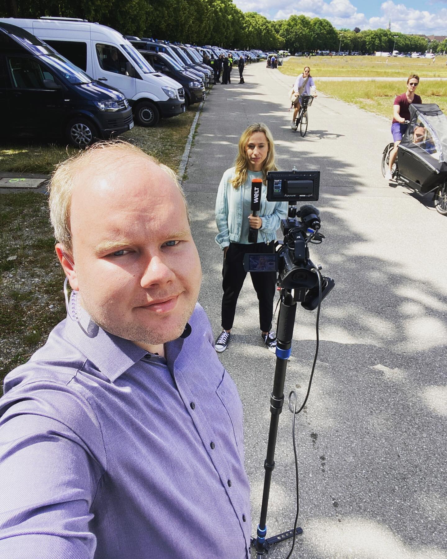 Tag 1 beim #G7 f&uuml;r @welt.nachrichtensender.
#bavaria #live #g7 #garmisch #demo #theresienwiese #liveu #onair #work #kameramann #reporter #news #sony #liveu #tv #welt #weltfernsehen #lovemyjob @sony @sonyprofilmmaking @picture5_tvproduktion @live