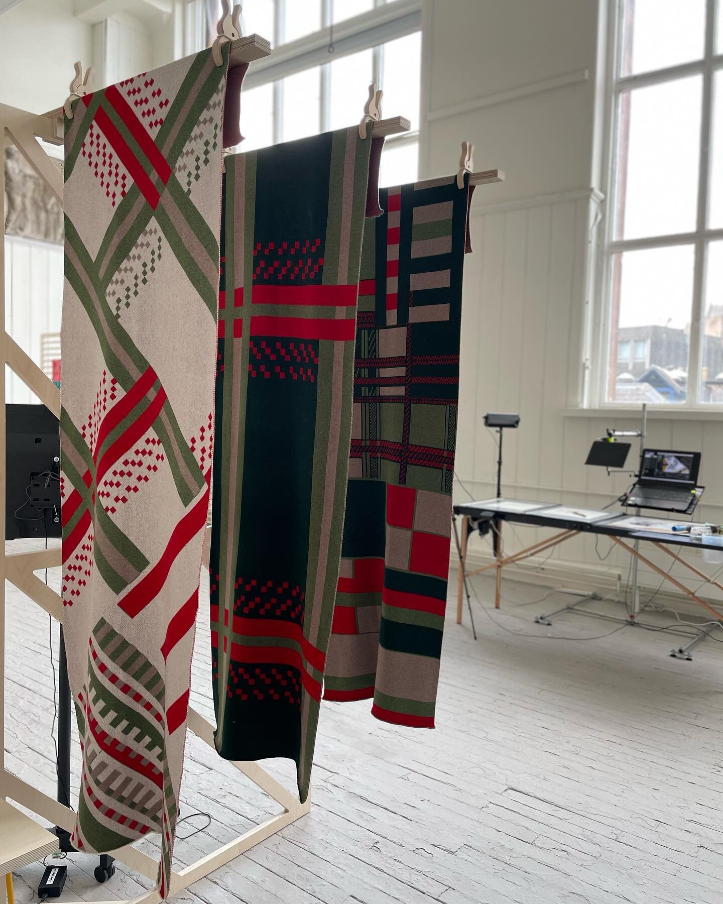 Hi everyone 👋🏼. I’ve been away looking after my tiny new arrival ❤️ It was lovely to have been included in @creativeinformatics exhibition this weekend with these gorgeous knits designed by user testers for my app ‘Custom Loop’ (t