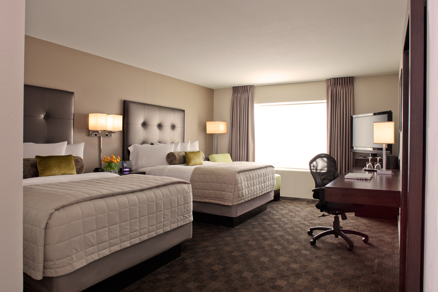 Avia Hotel - Houston, TX: Bed Styling