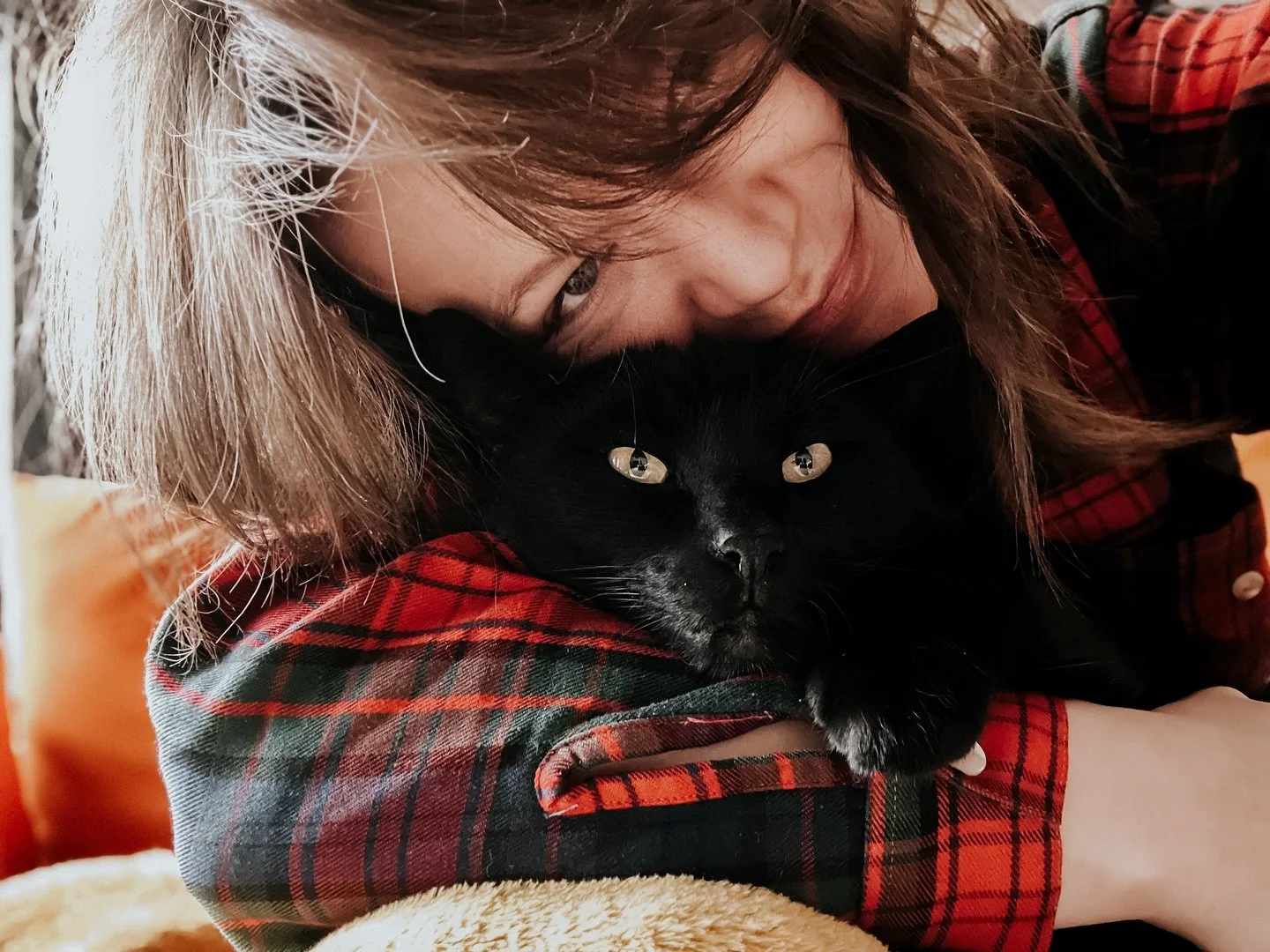 Compleet verloren zonder u, beste vriend. Man van mijn leven. Voor altijd schoonste, liefste, meest iconische kater met de coolste naam ooit.
Zó hard had je ze nu ook weer niet moet missen, maar doe Leia de groetjes. 
Strummer out, Nelle KO.