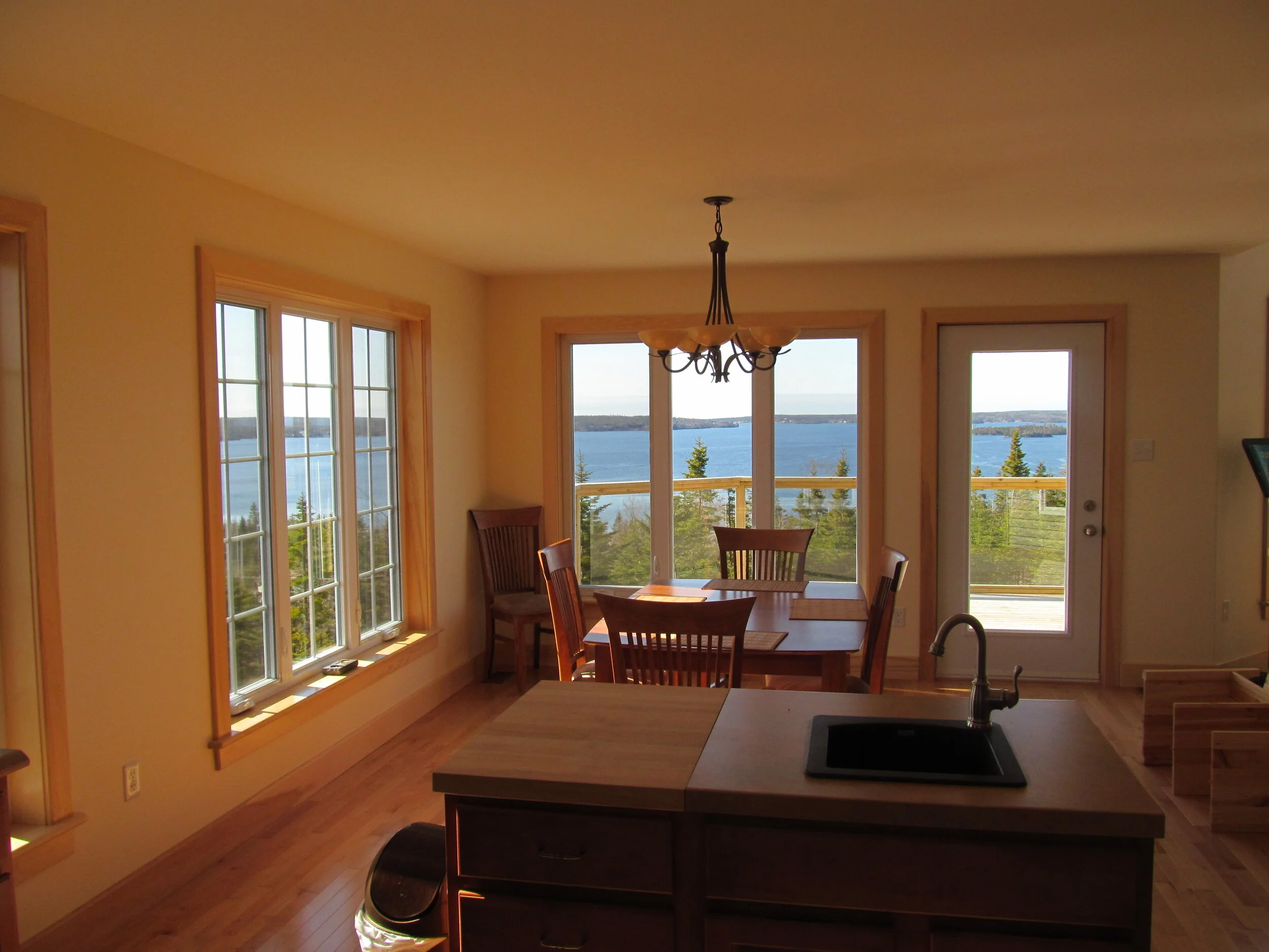 dining room looking our from kitchen IMG_1142.JPG