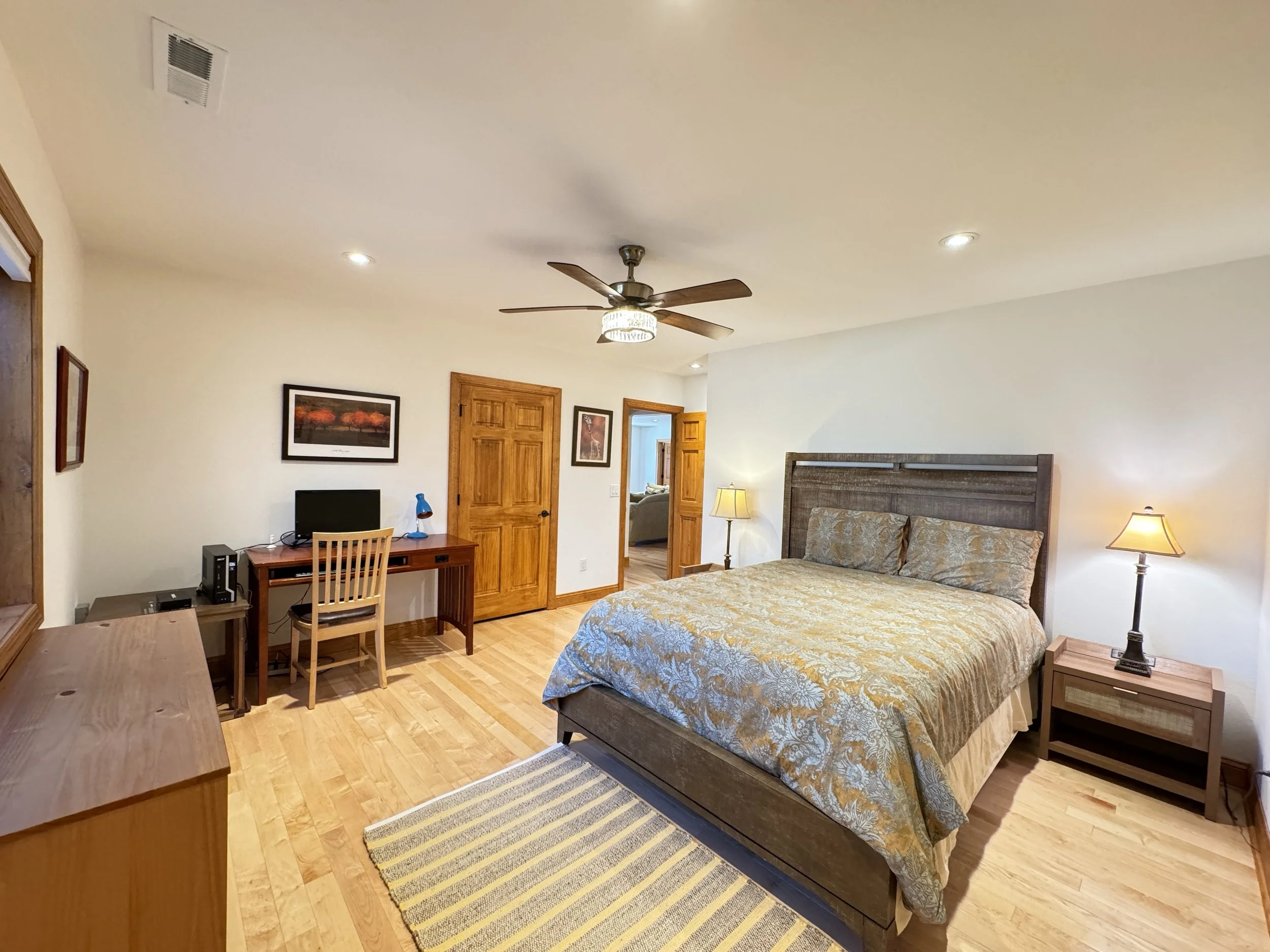 downstairs 2nd bedroom 3.JPG