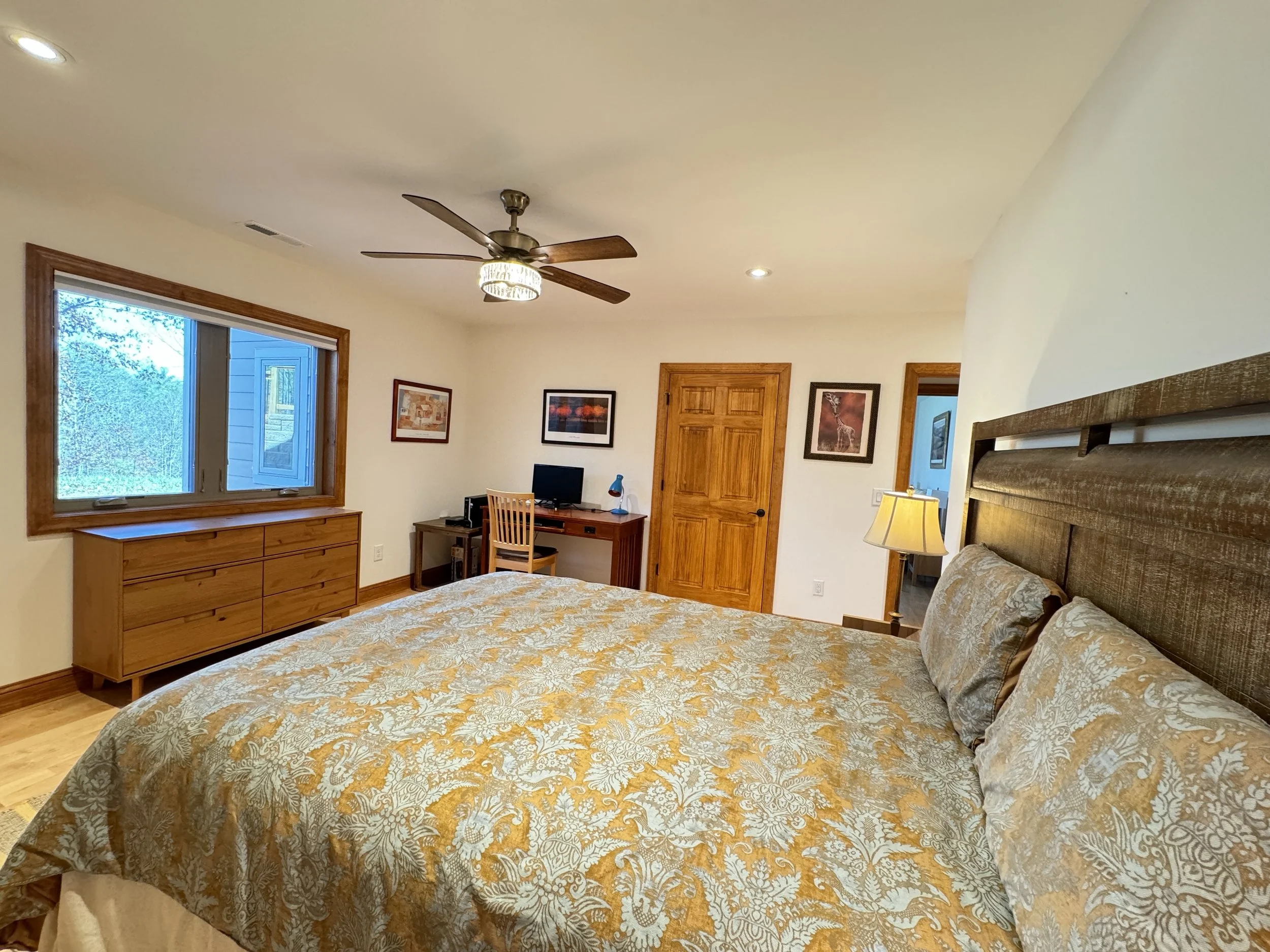 downstairs 2nd bedroom 2.JPG